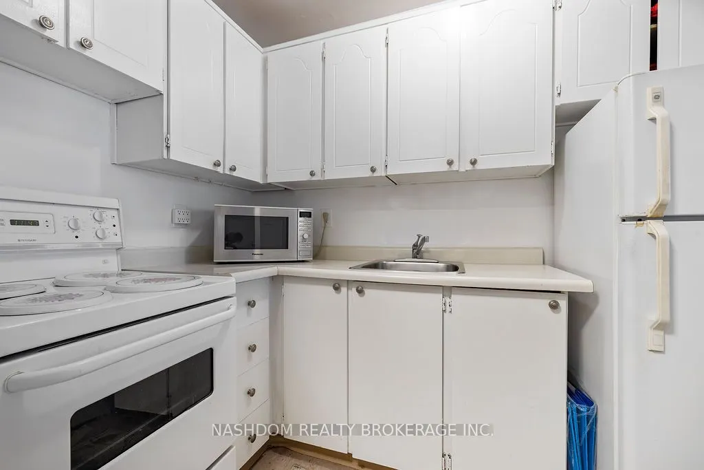 150 Charlton Avenue E, #1603