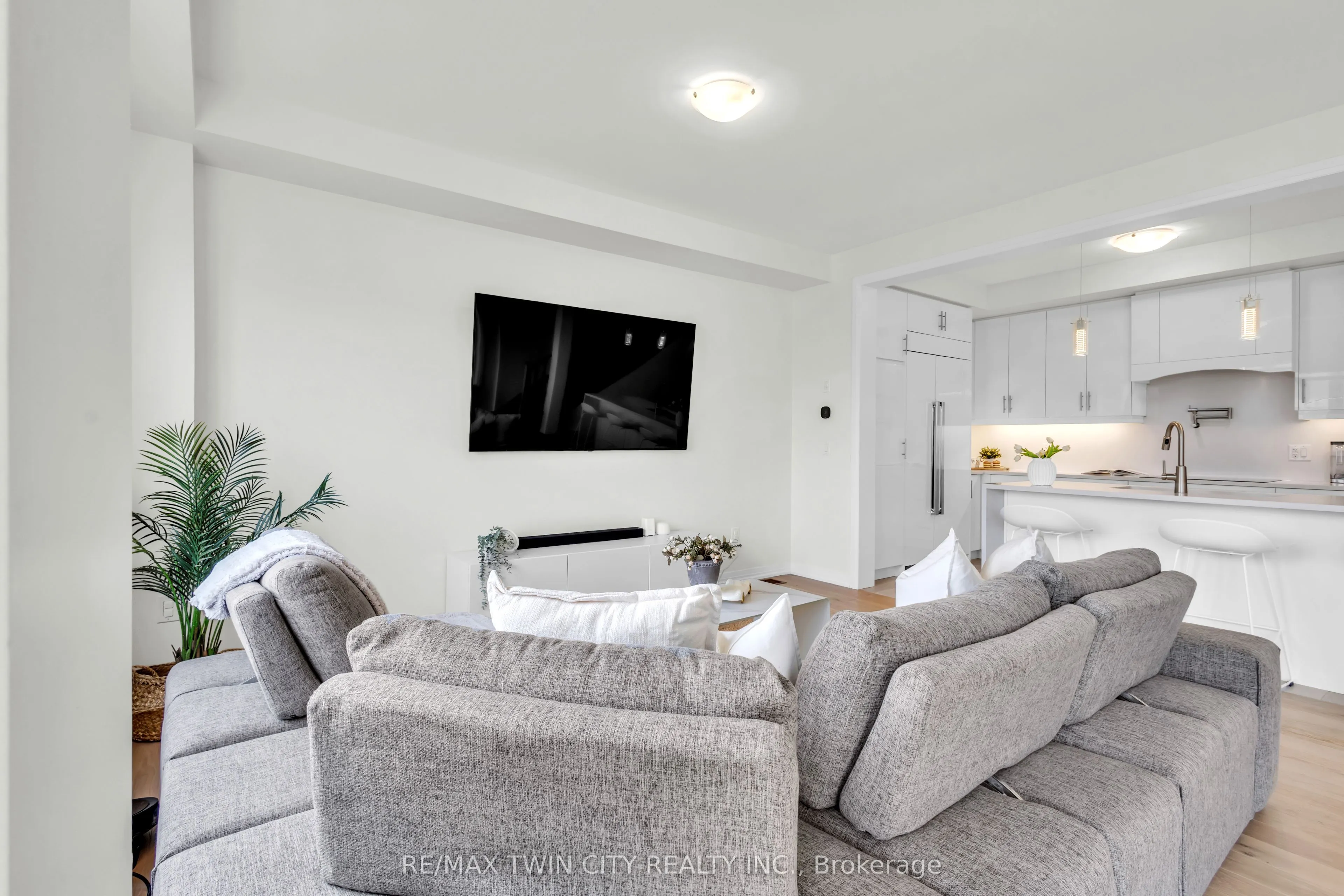 35 Crossmore Crescent
