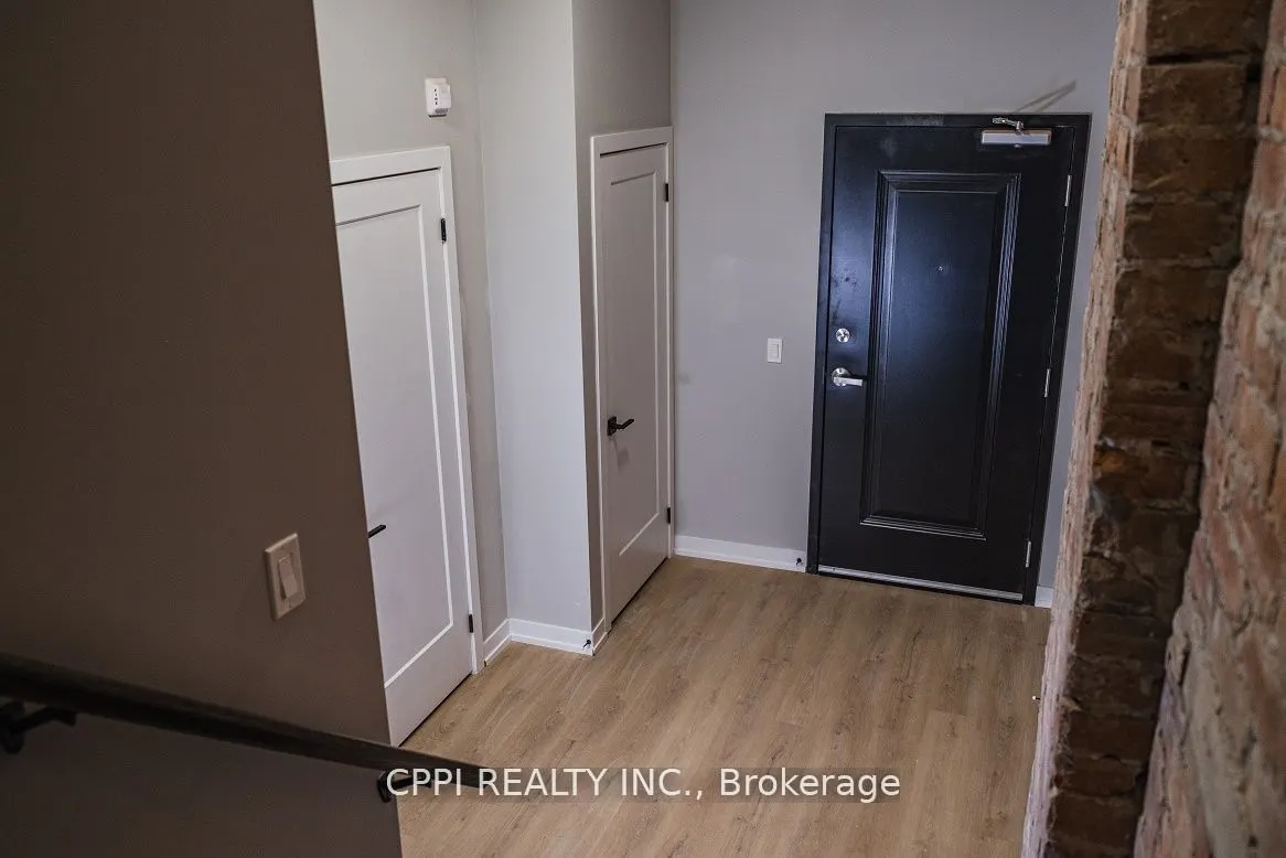 140 Simcoe Street, #216