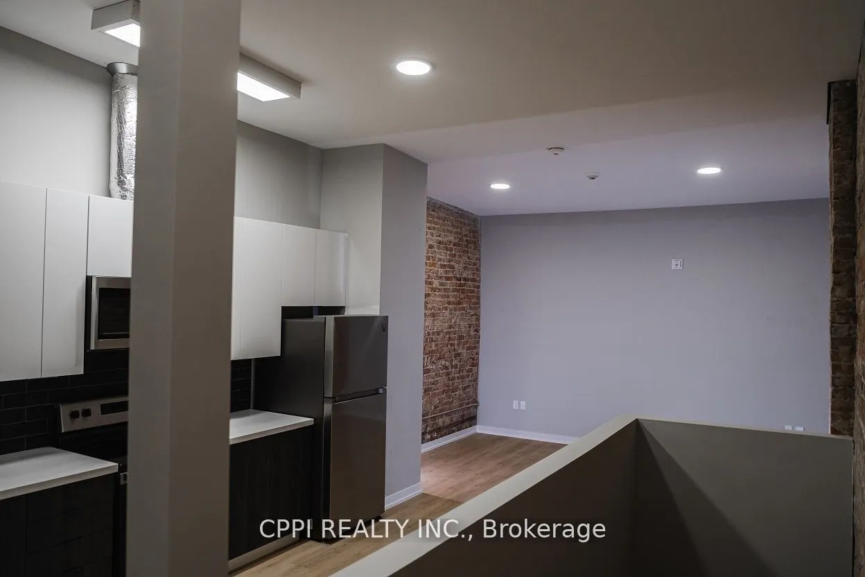 140 Simcoe Street, #216
