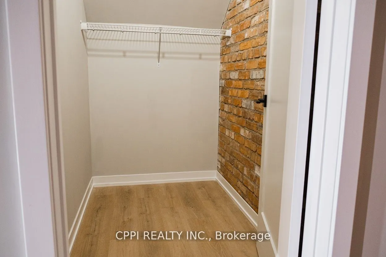 140 Simcoe Street, #216