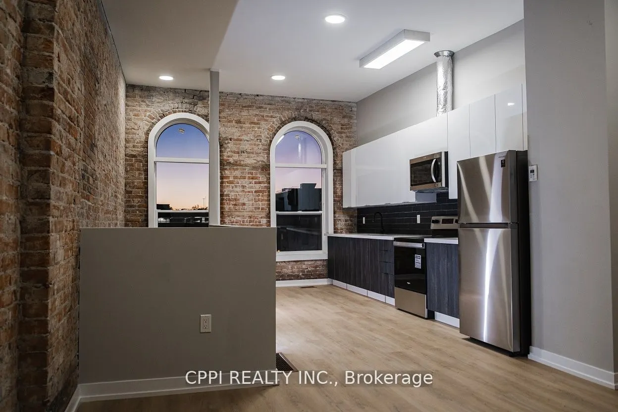140 Simcoe Street, #216