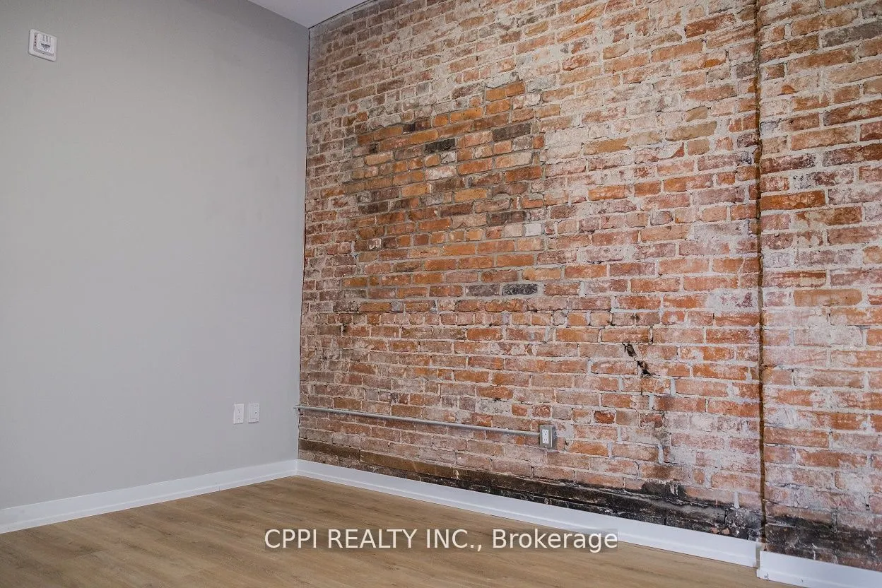 140 Simcoe Street, #216