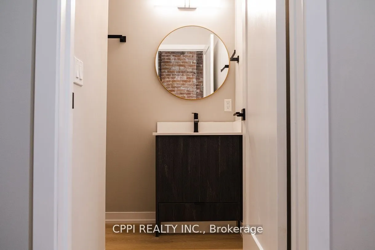 140 Simcoe Street, #216