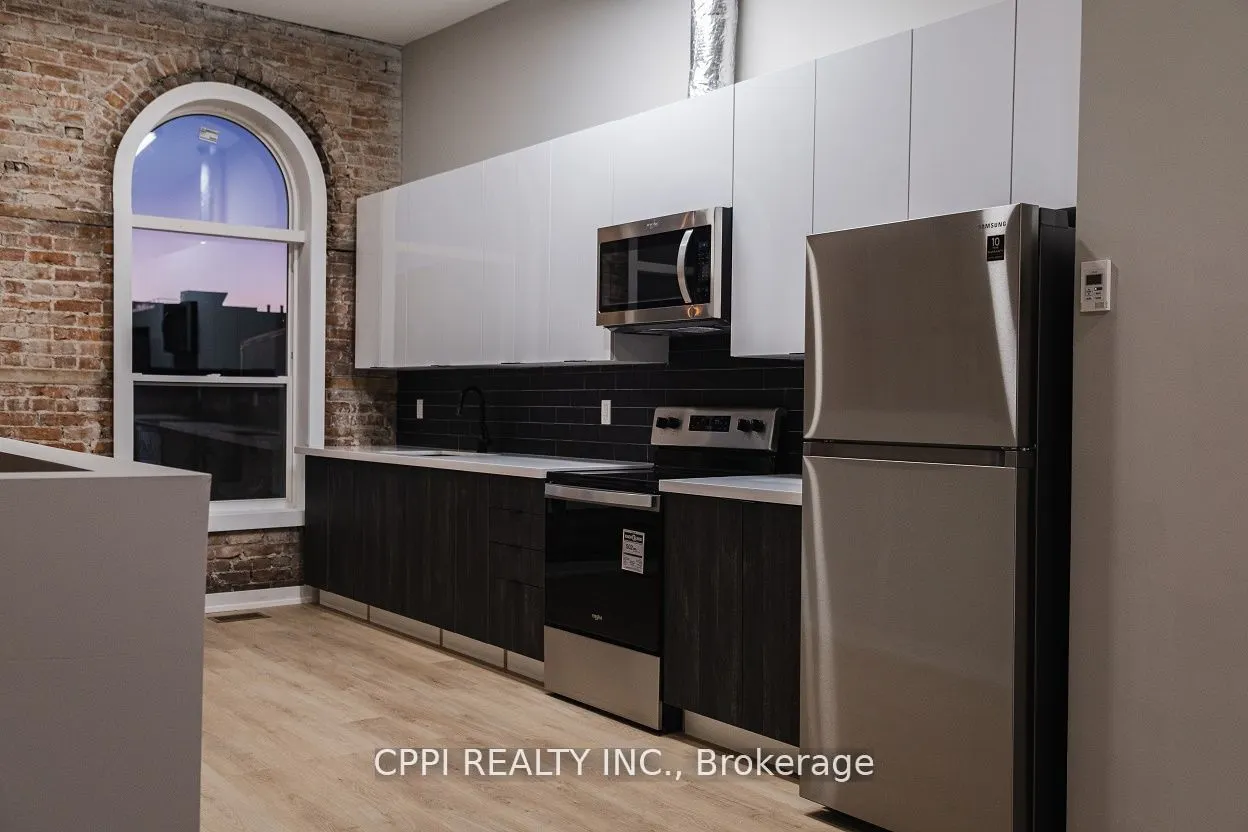 140 Simcoe Street, #216