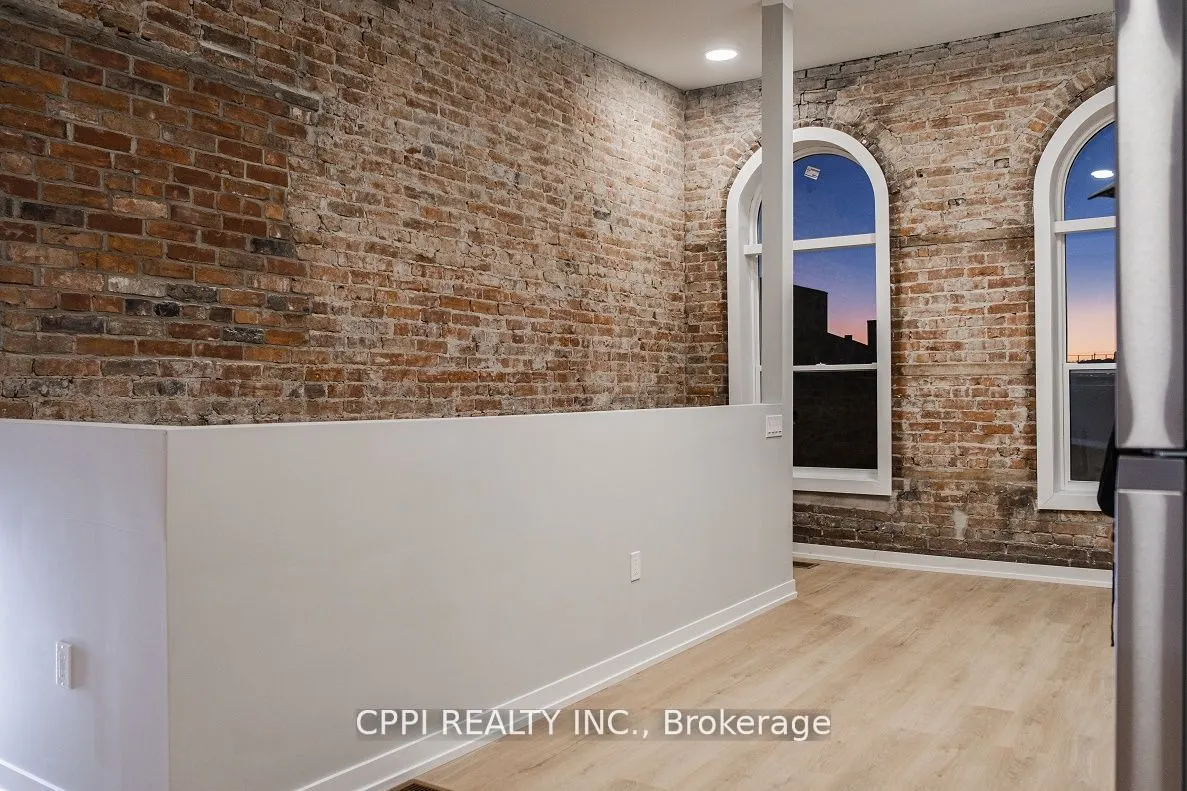 140 Simcoe Street, #216