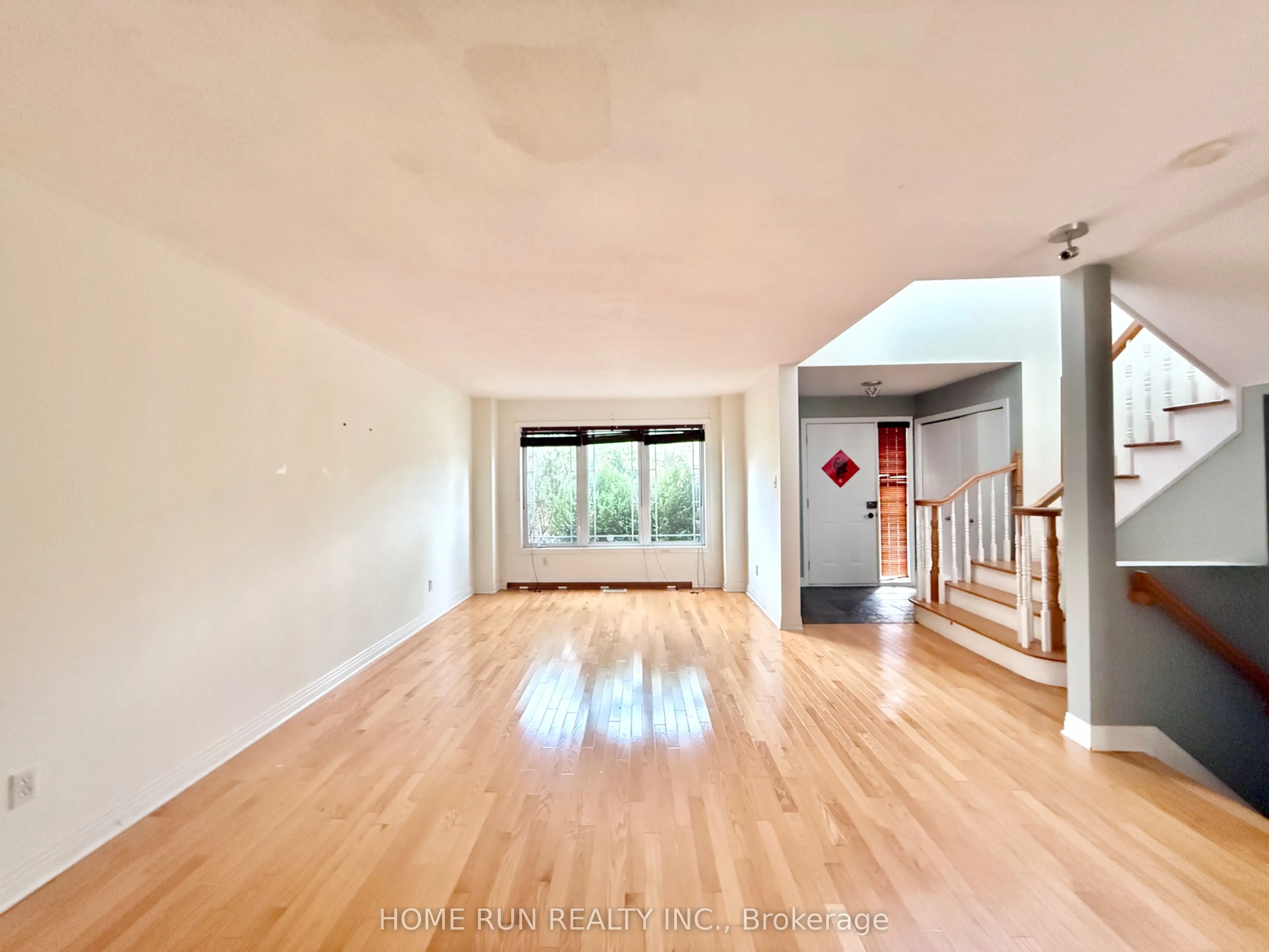 945 Cahill Drive W