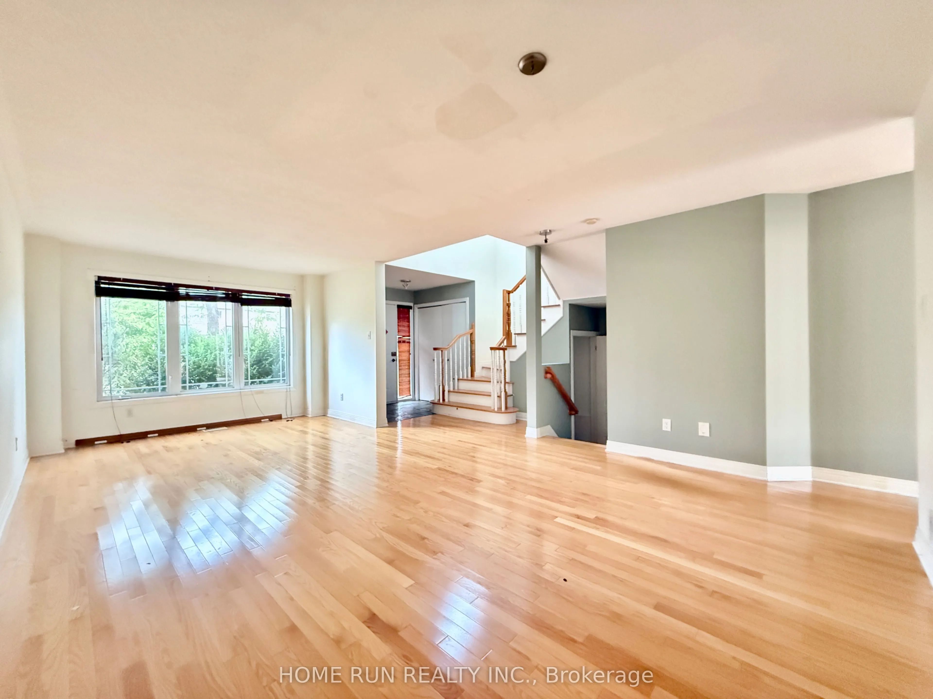 945 Cahill Drive W
