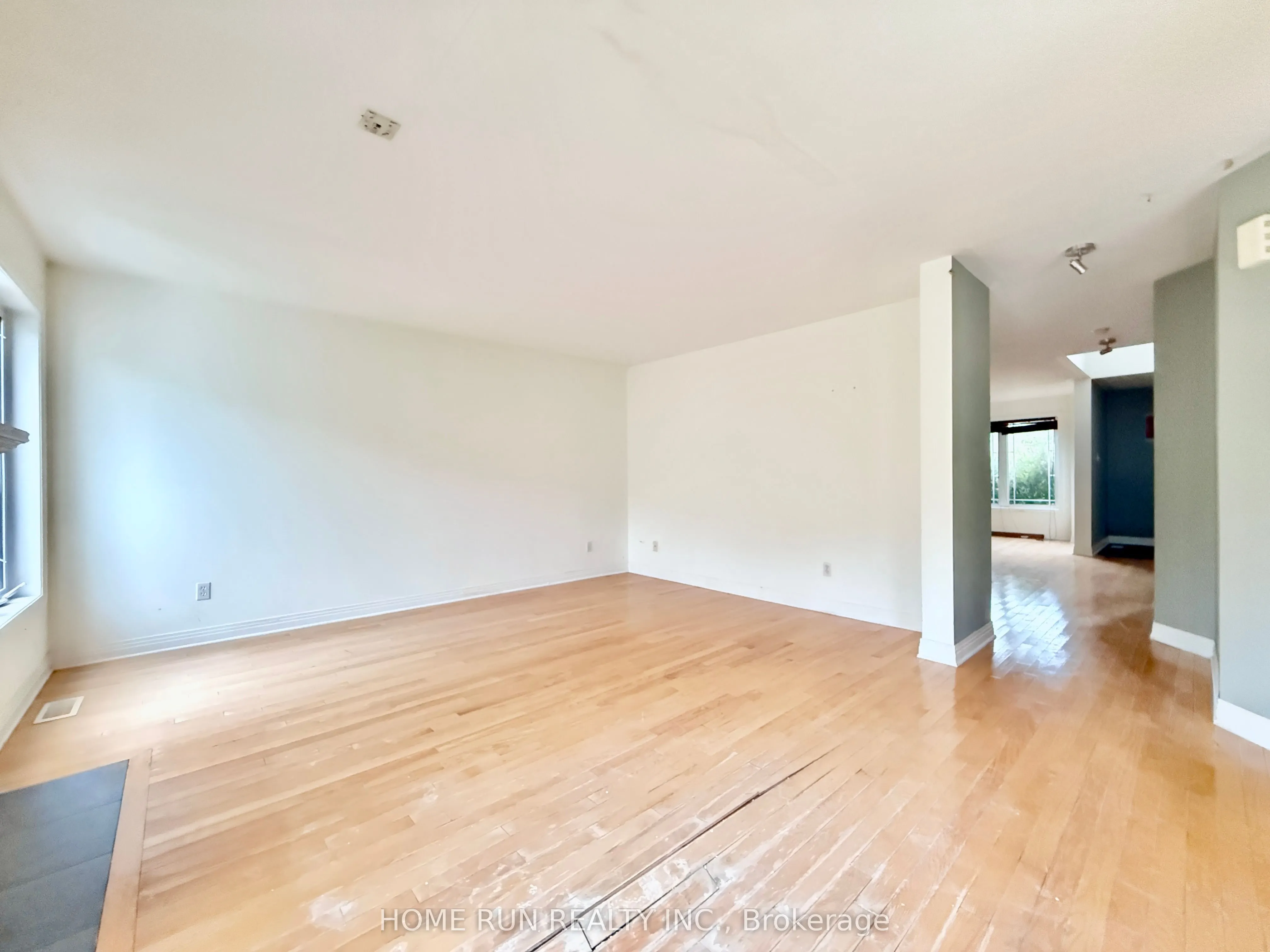 945 Cahill Drive W