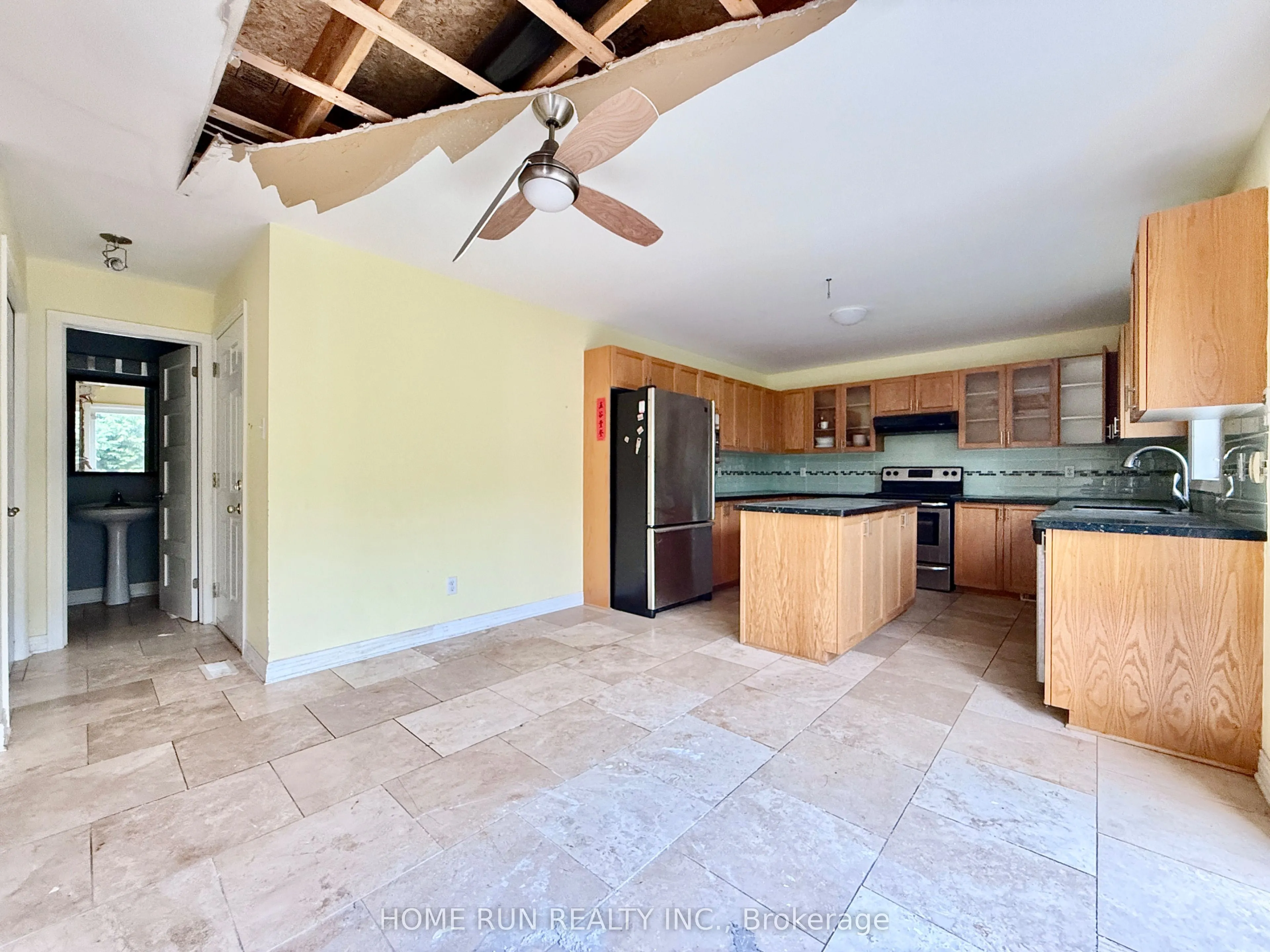 945 Cahill Drive W