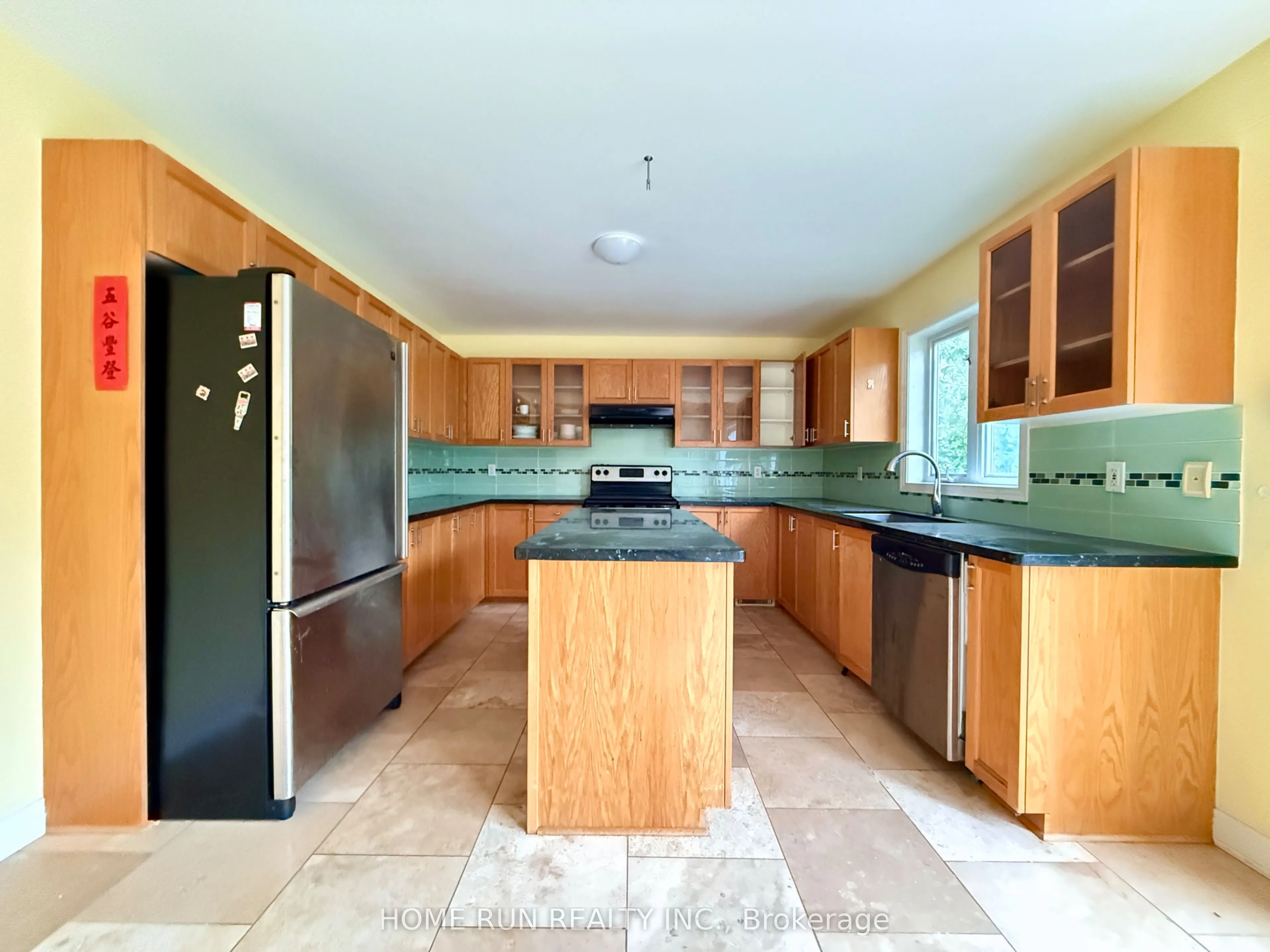 945 Cahill Drive W