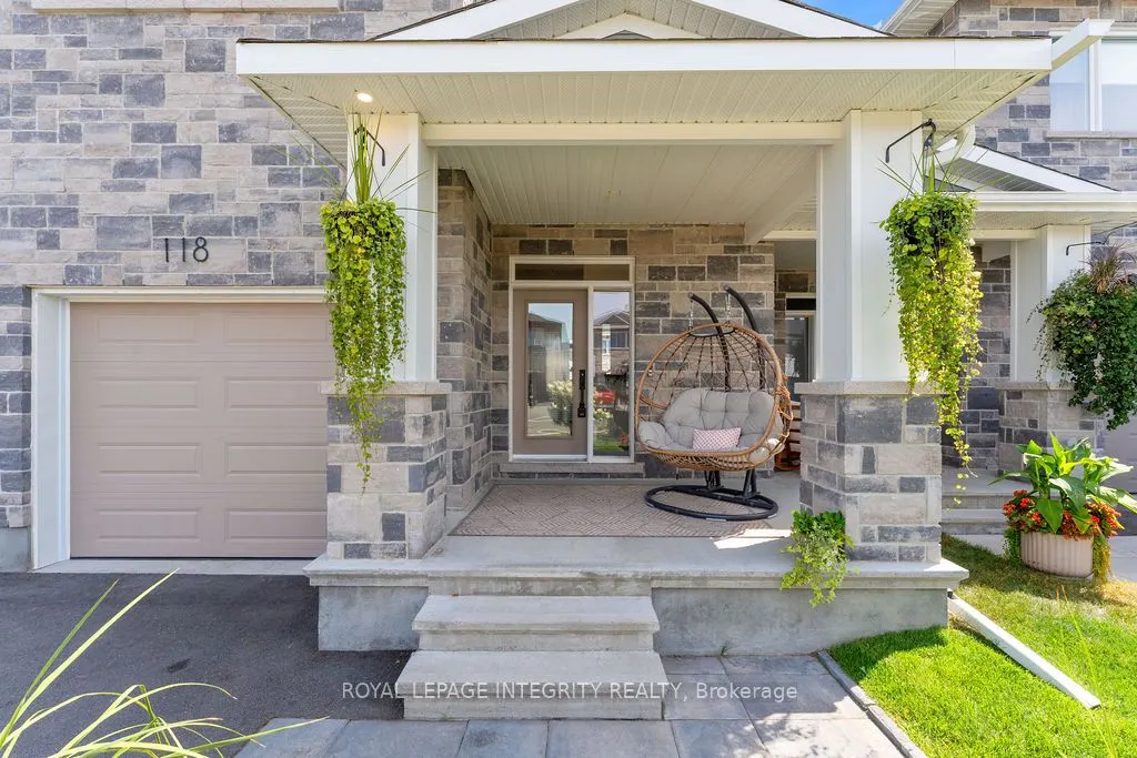 118 Thomas Street S