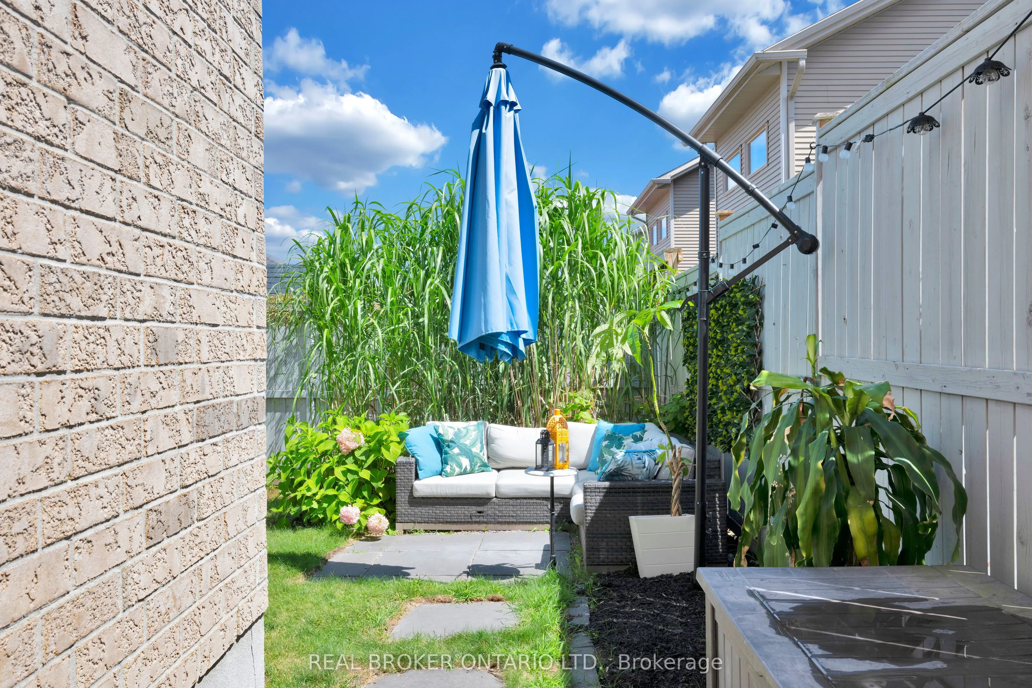 711 Bowercrest Crescent