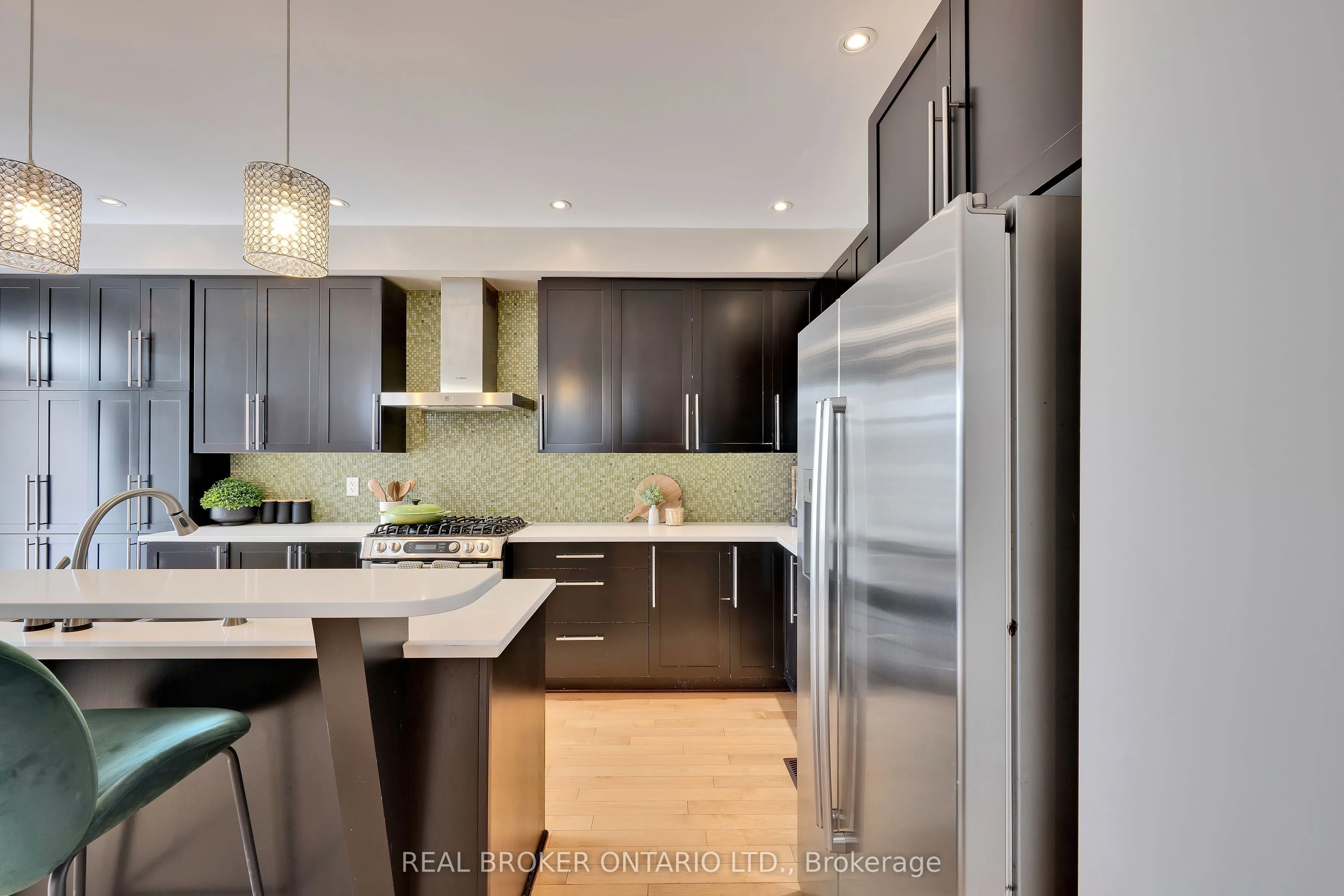 711 Bowercrest Crescent