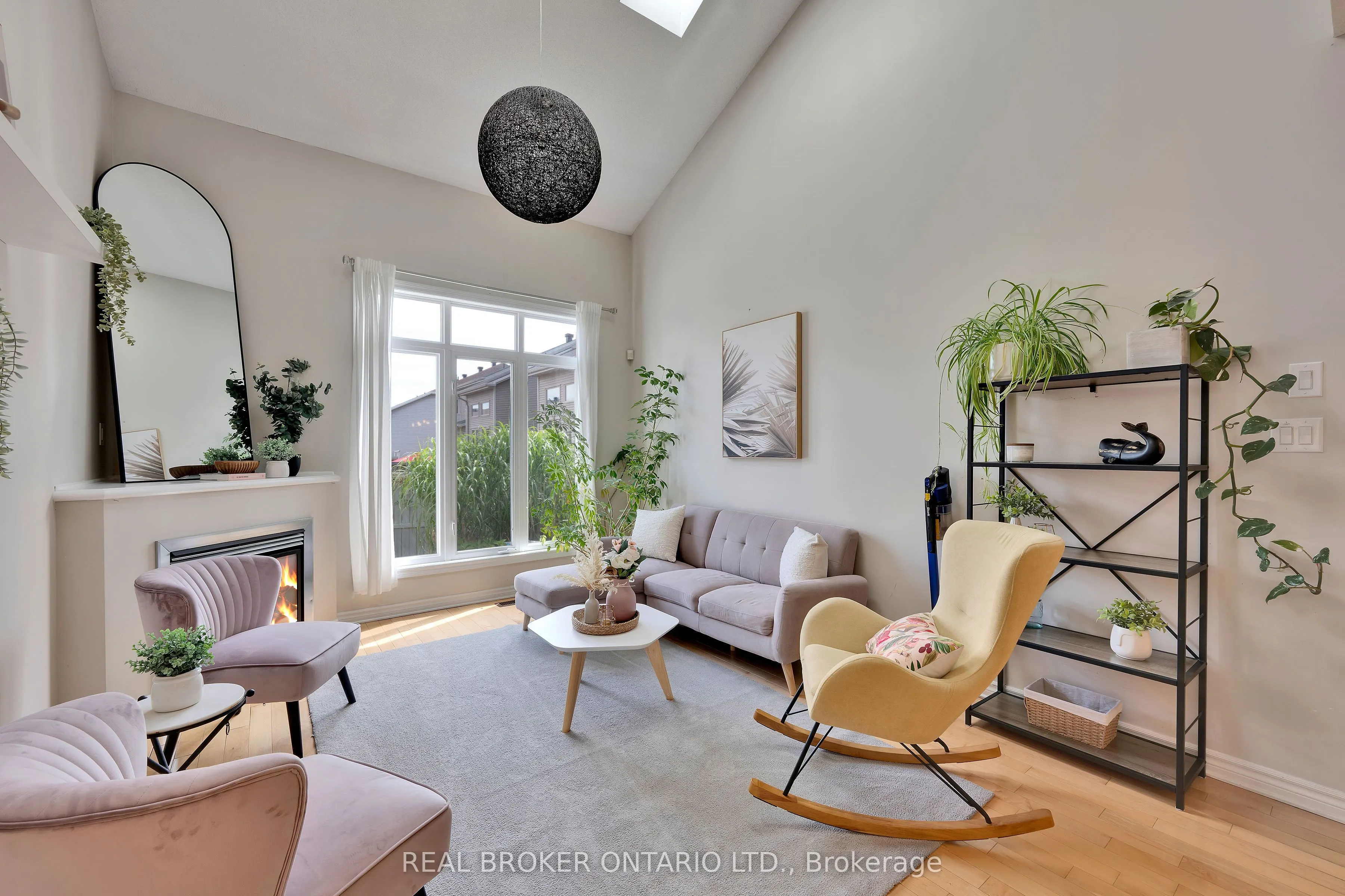 711 Bowercrest Crescent