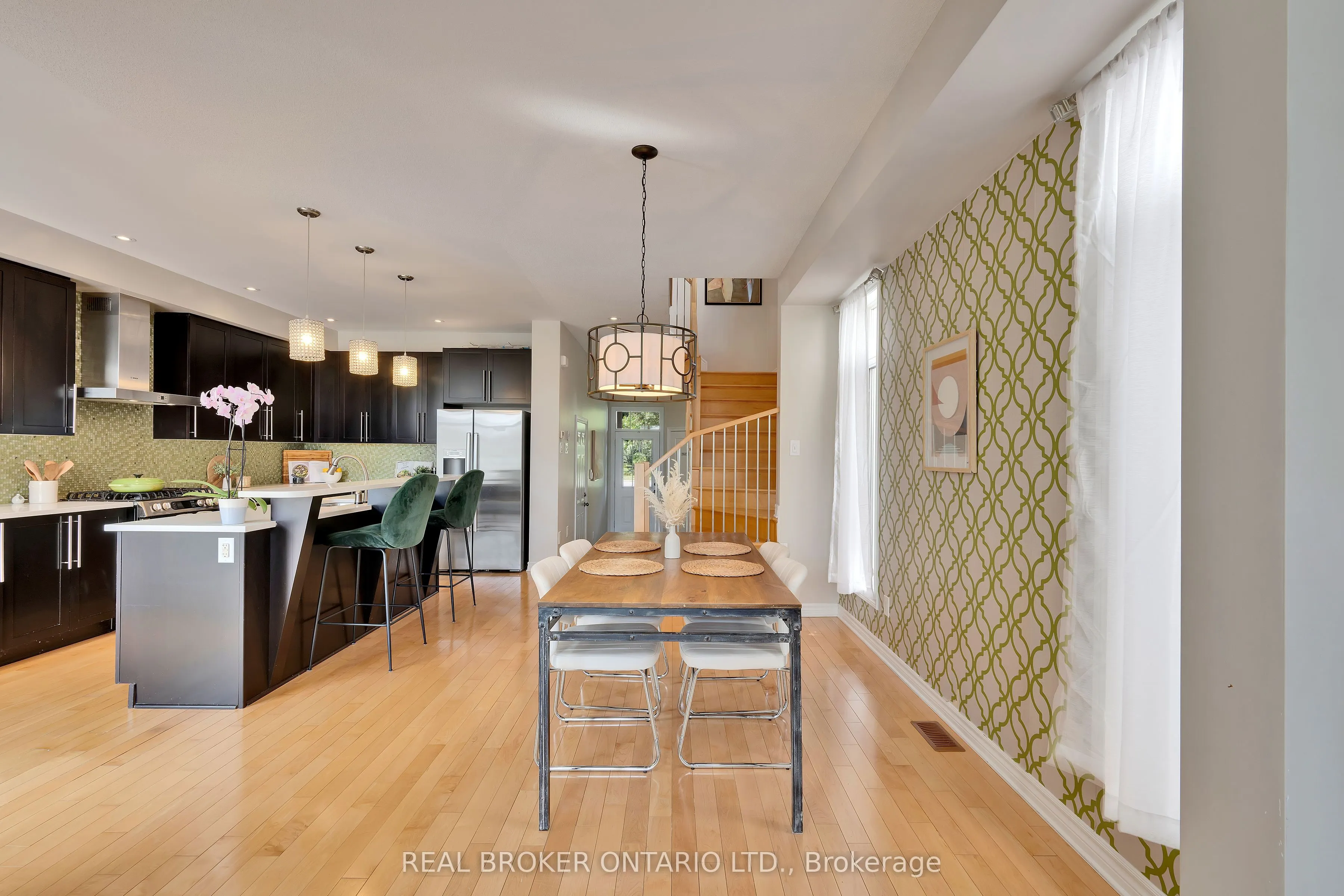 711 Bowercrest Crescent