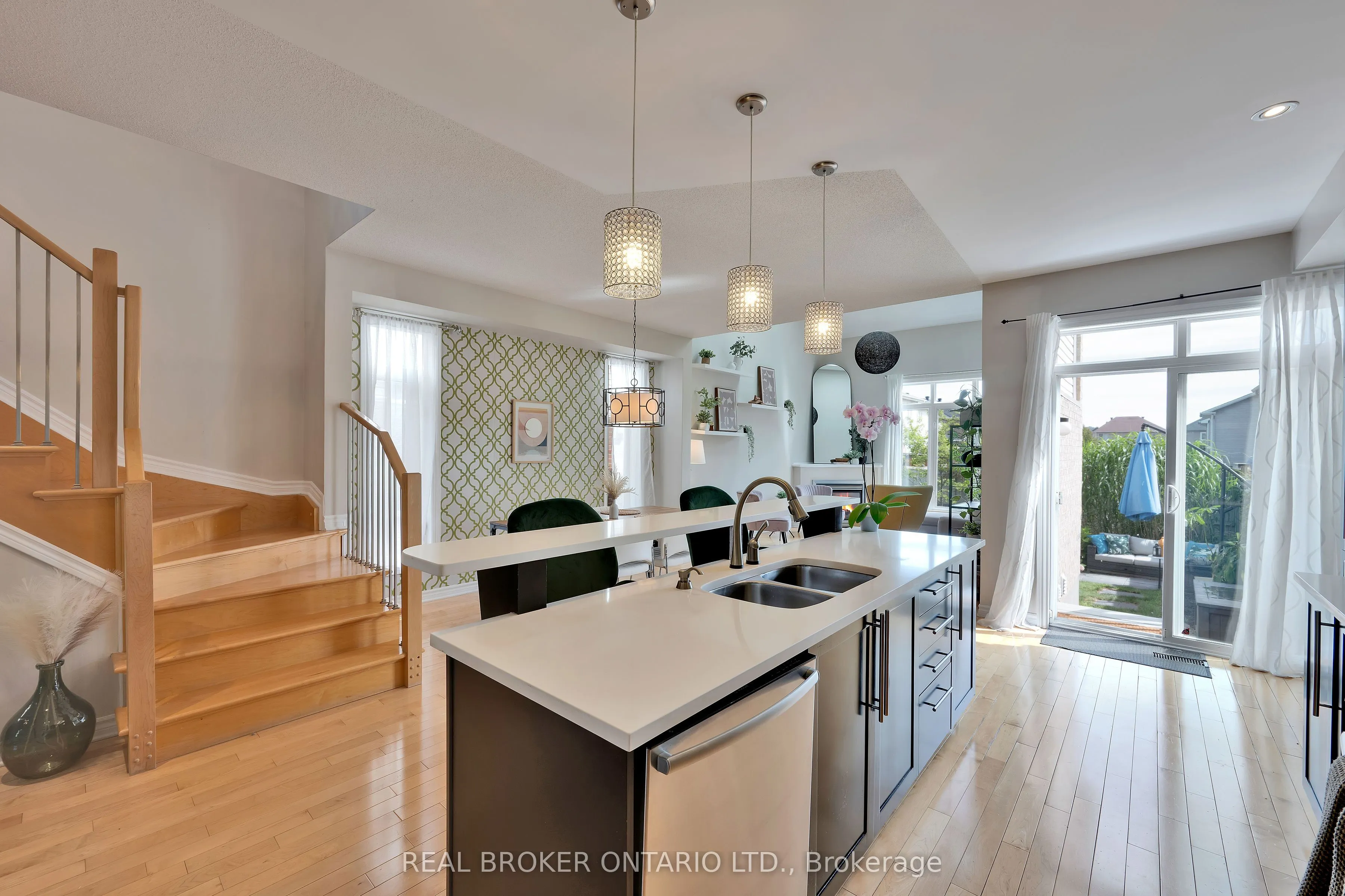 711 Bowercrest Crescent