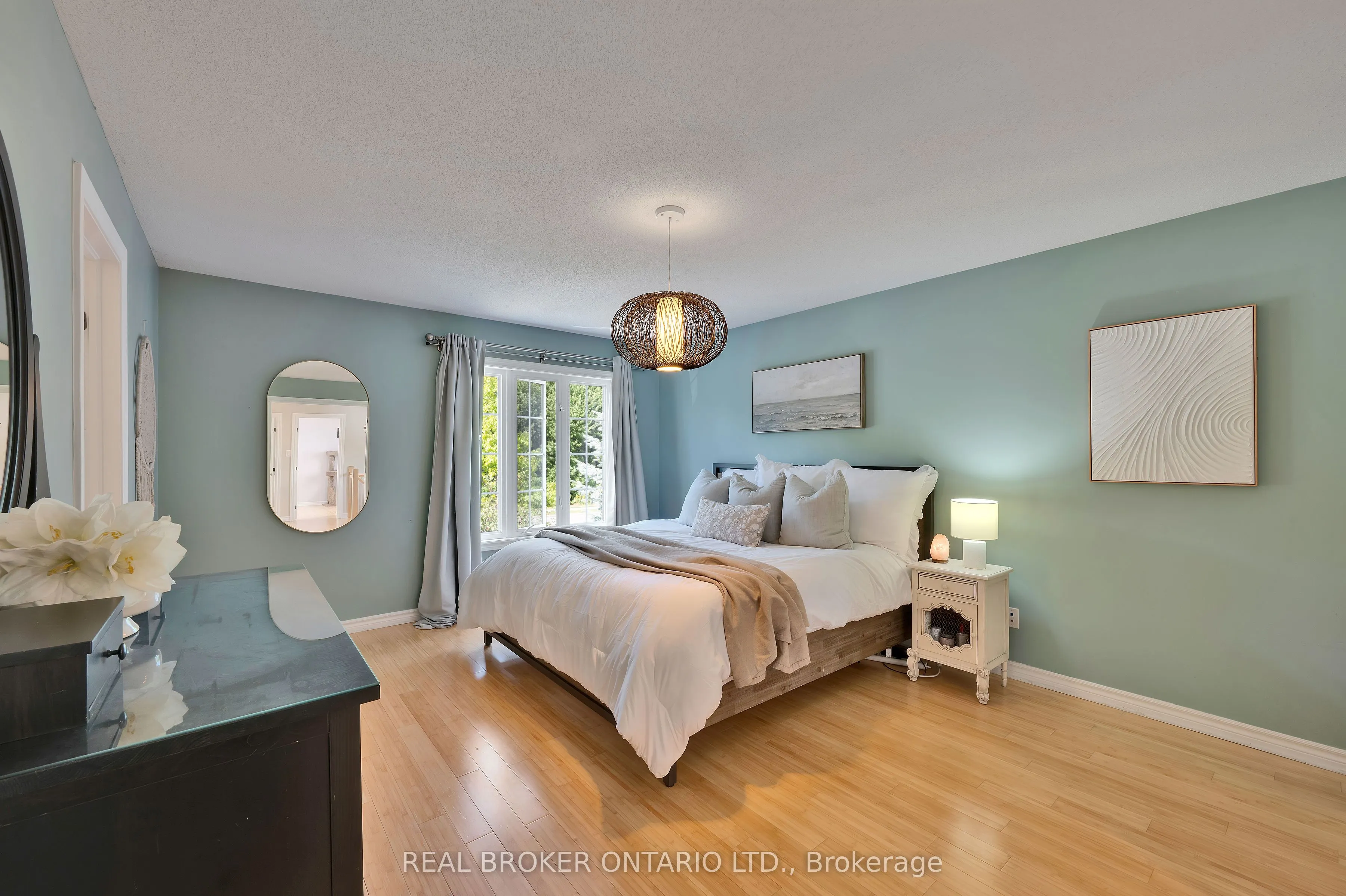 711 Bowercrest Crescent