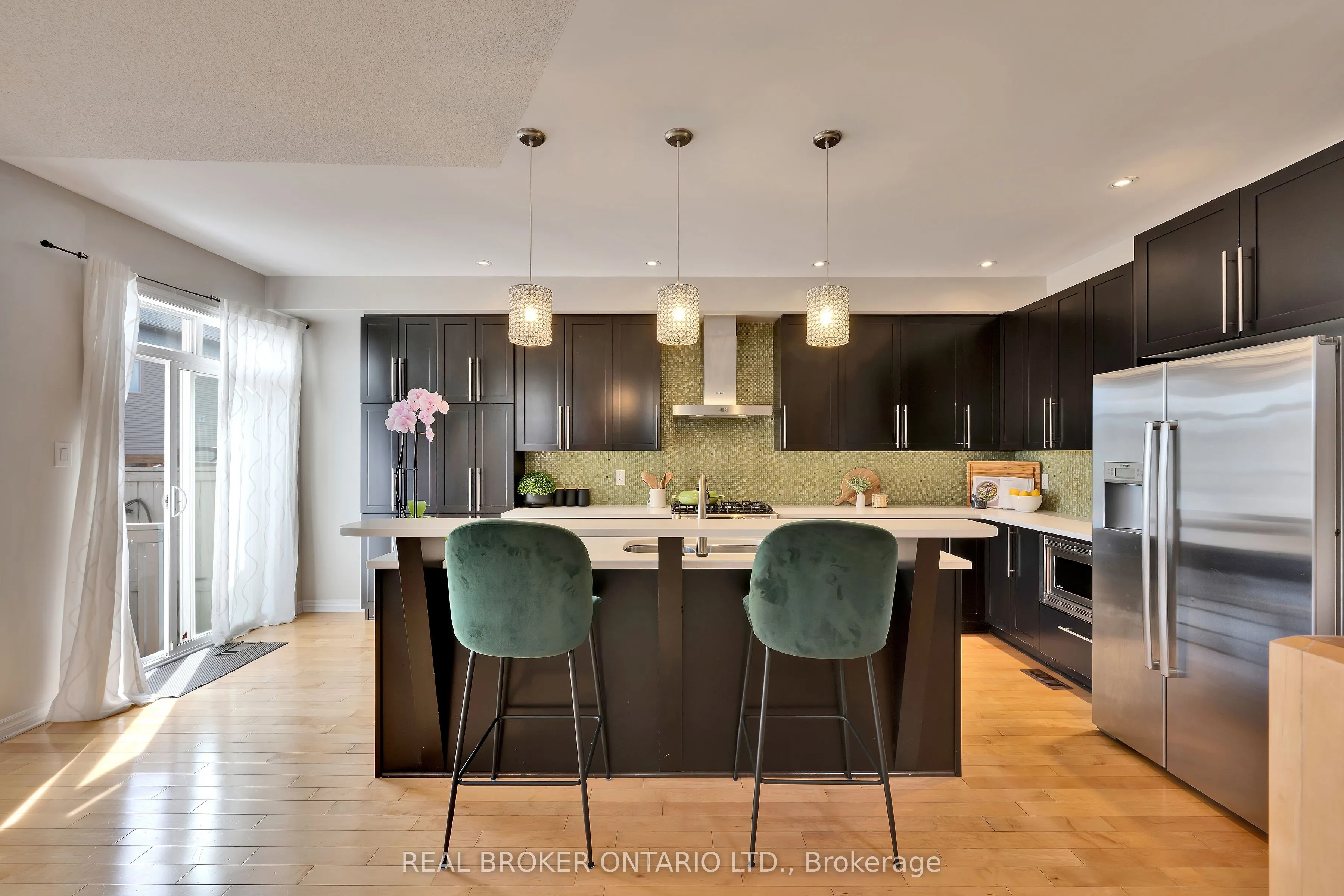 711 Bowercrest Crescent