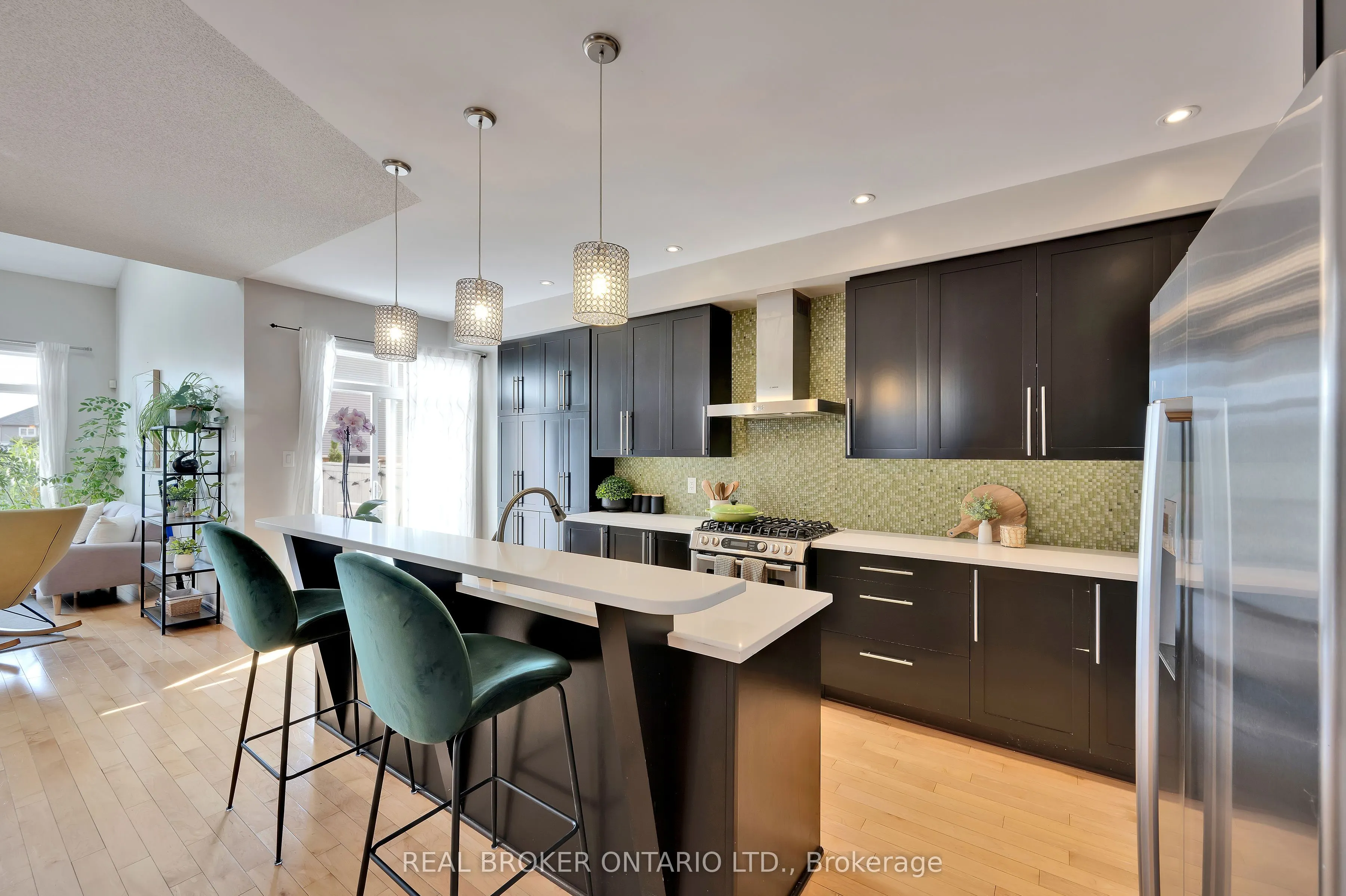 711 Bowercrest Crescent