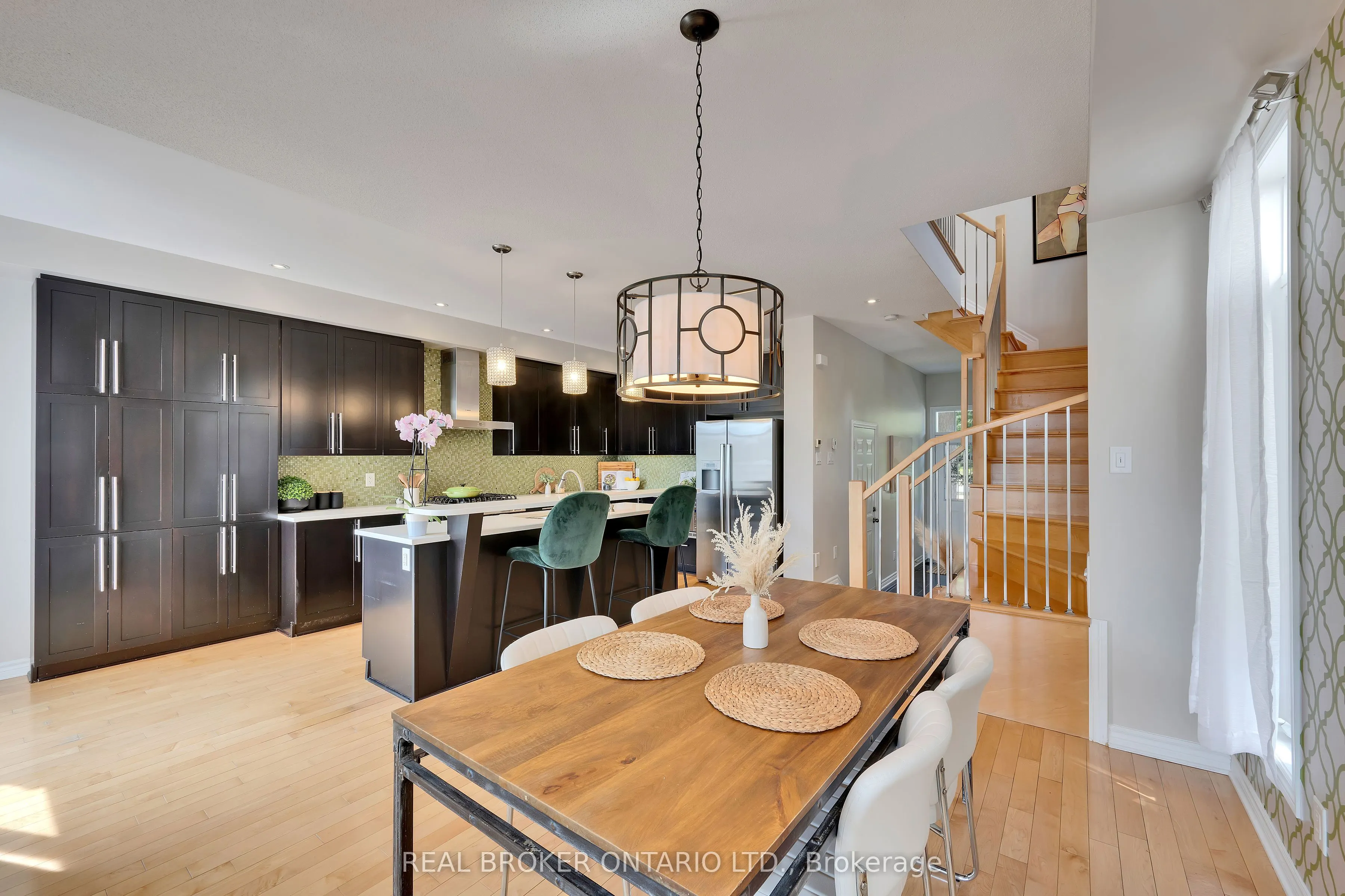 711 Bowercrest Crescent