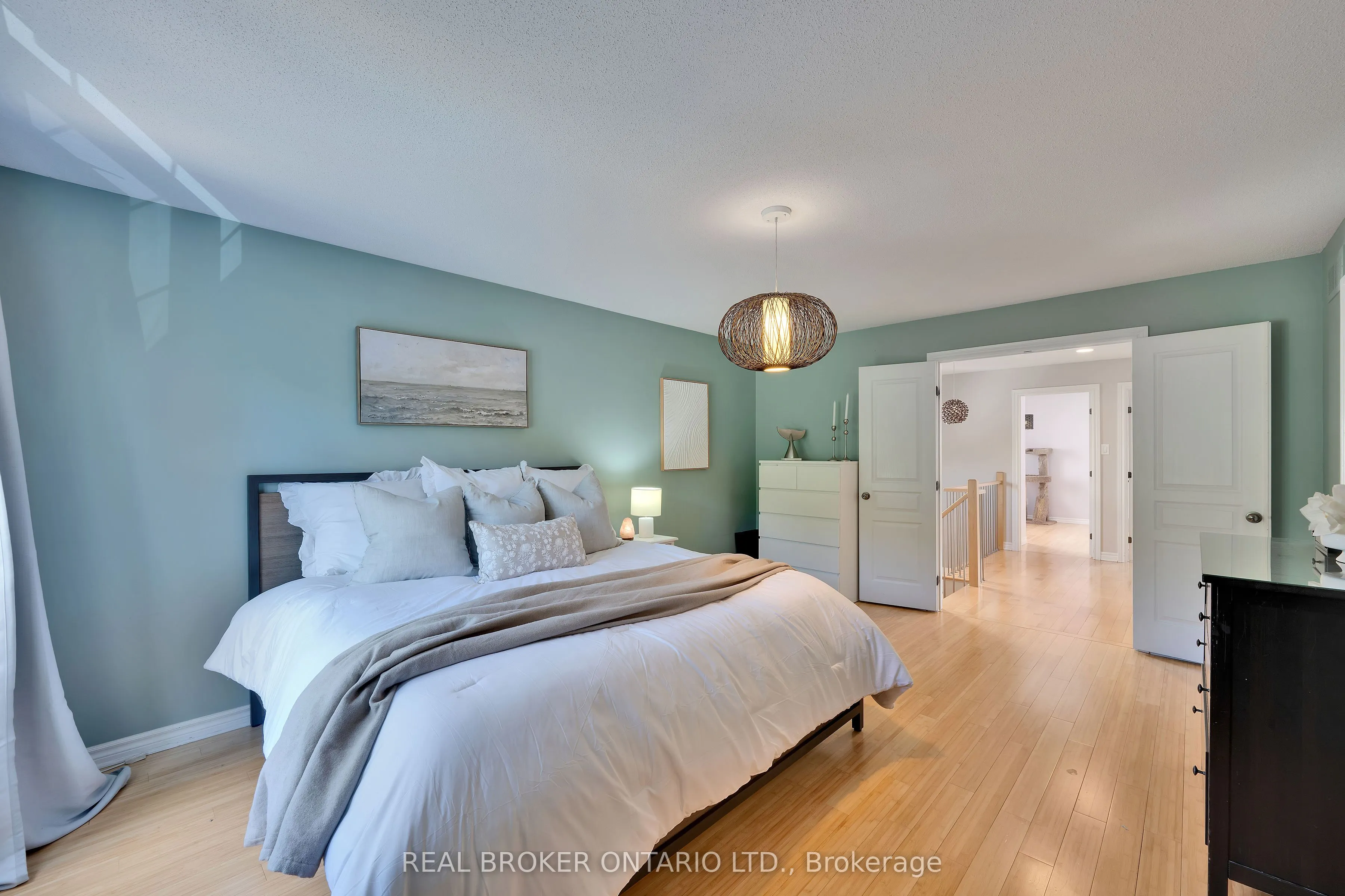 711 Bowercrest Crescent