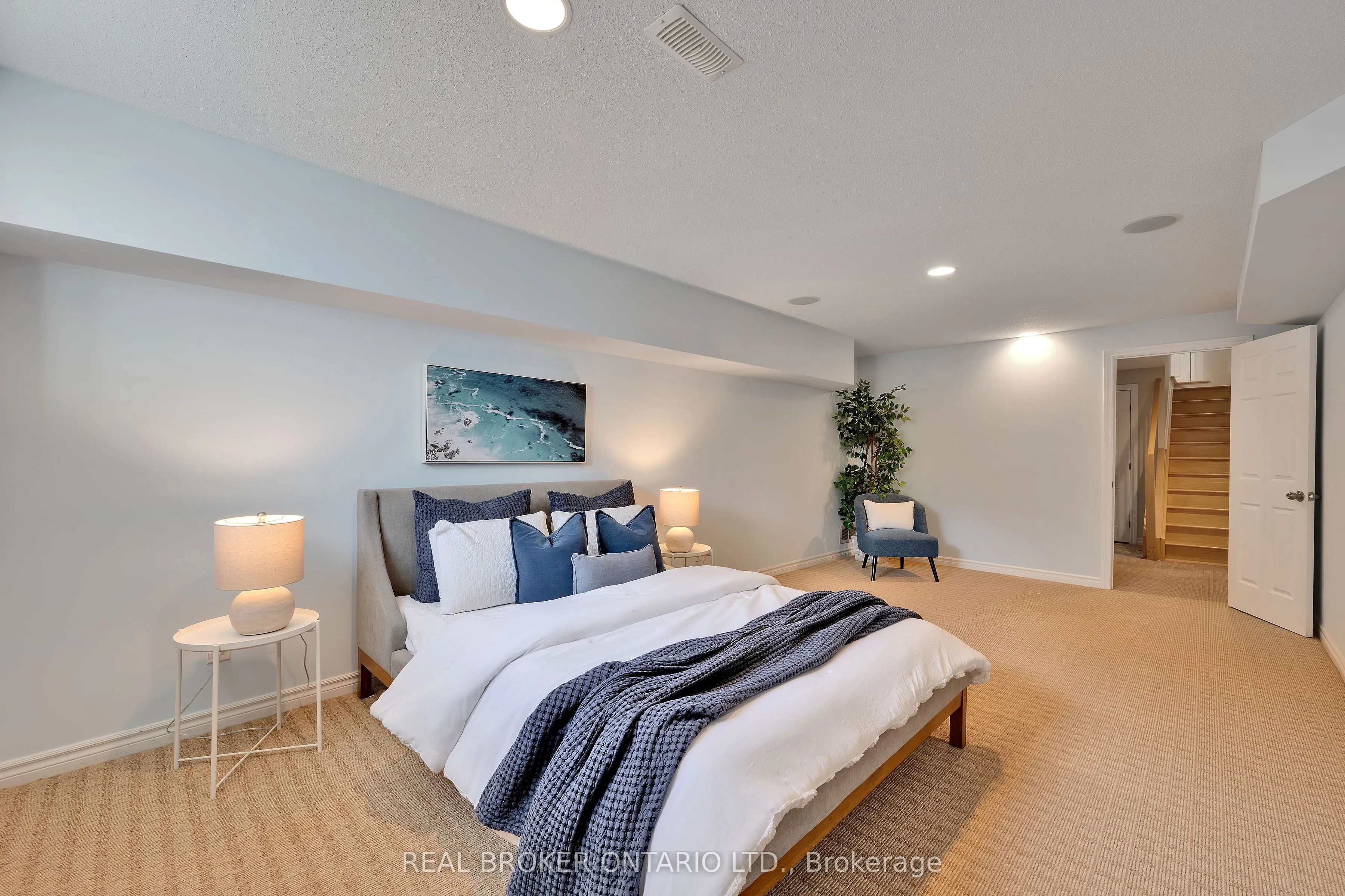 711 Bowercrest Crescent