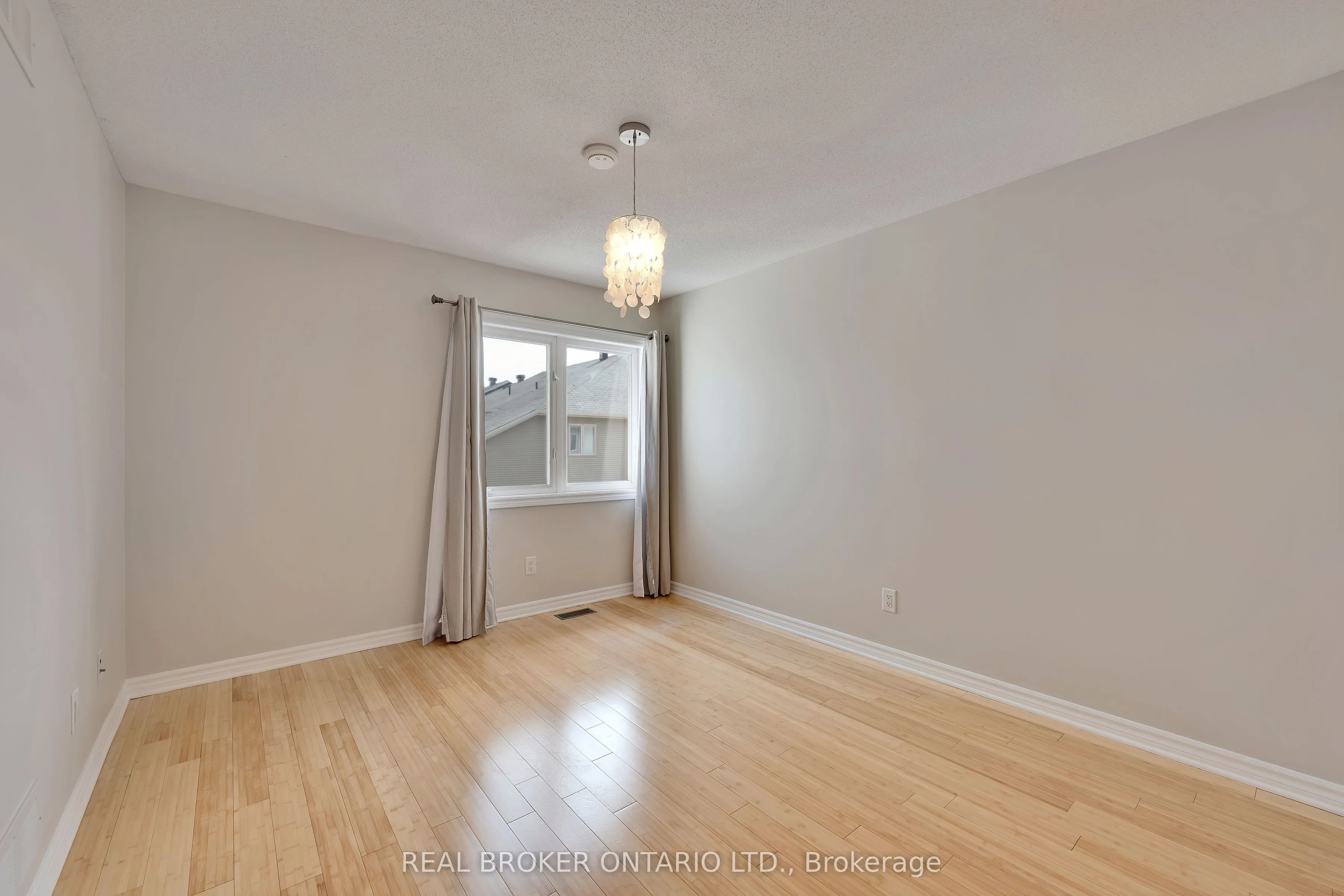 711 Bowercrest Crescent