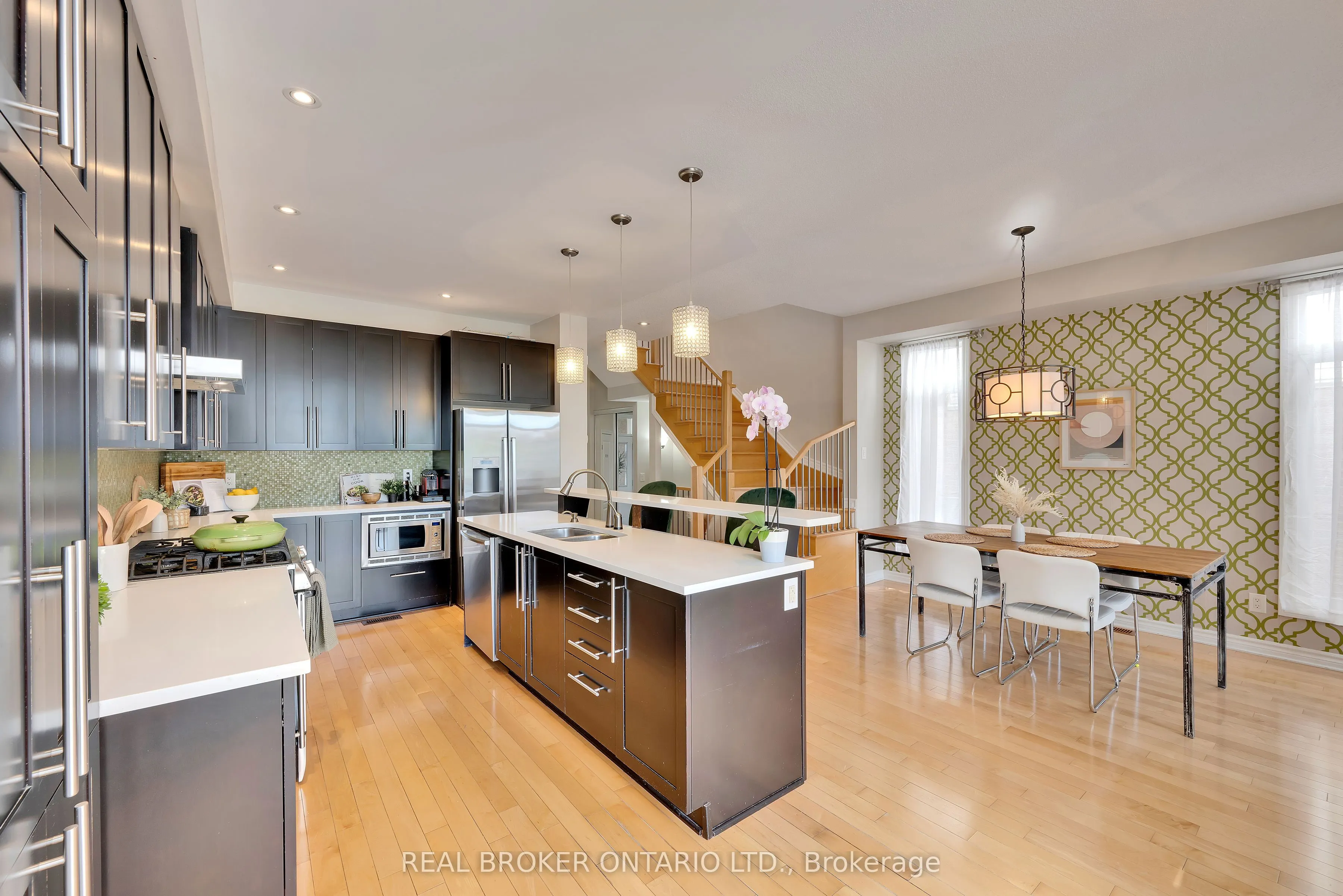 711 Bowercrest Crescent