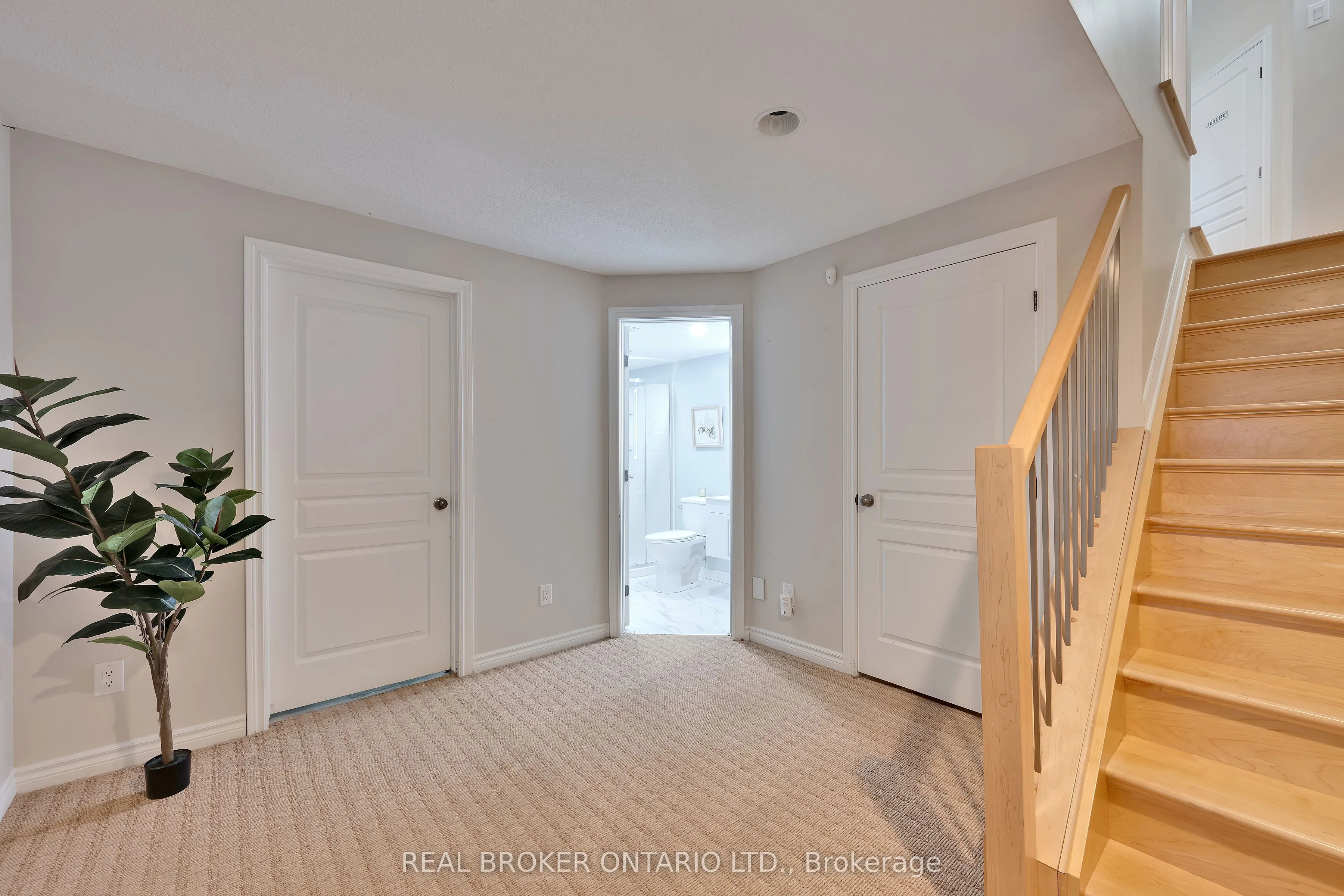 711 Bowercrest Crescent