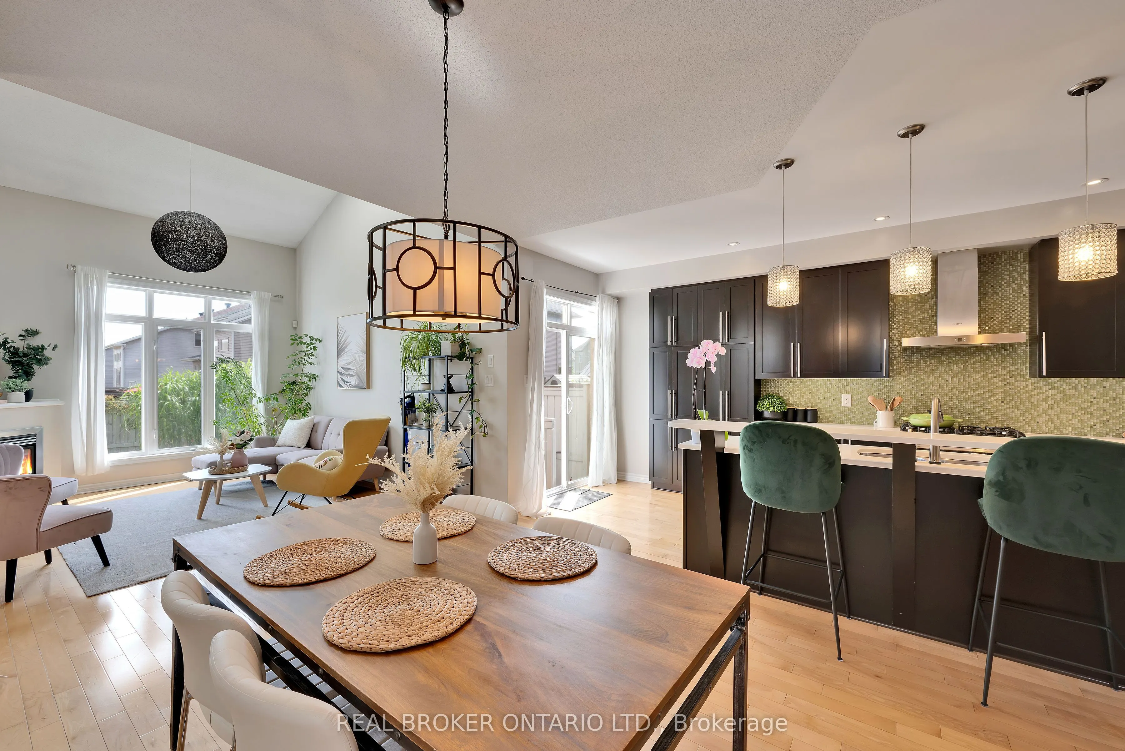711 Bowercrest Crescent
