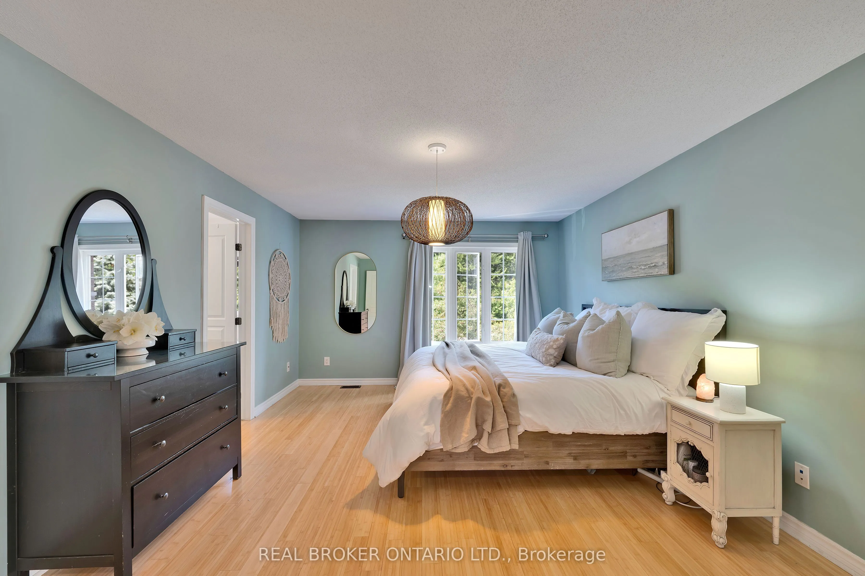 711 Bowercrest Crescent