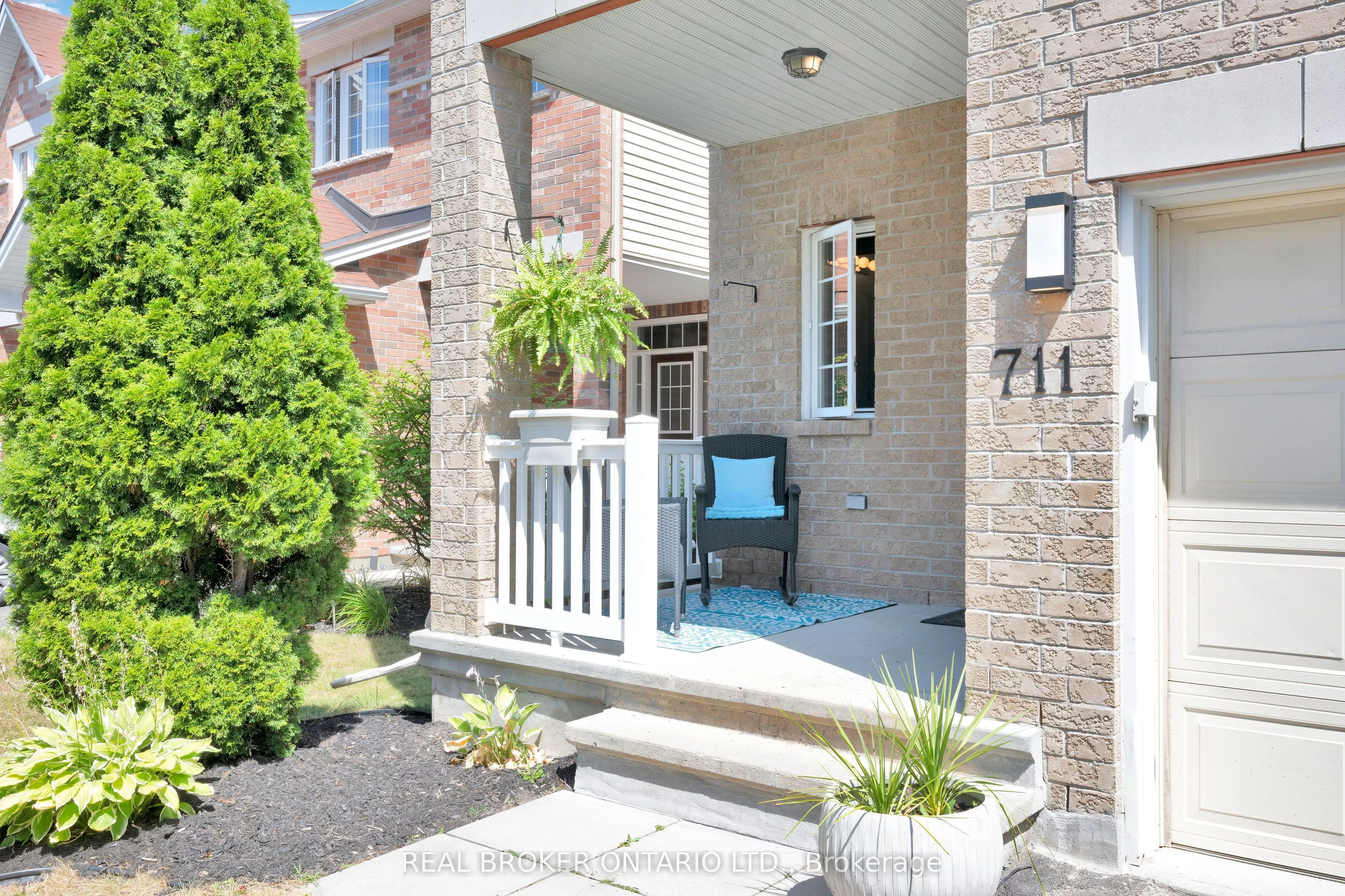 711 Bowercrest Crescent