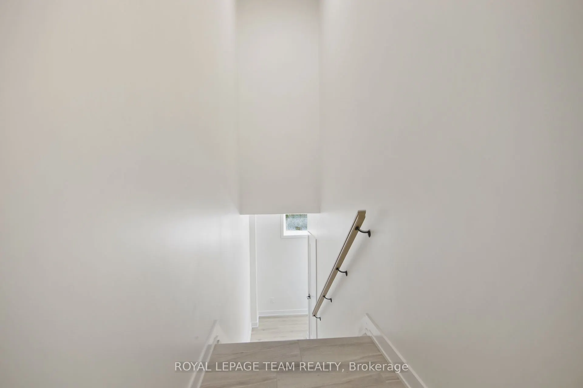 241 Breezehill Avenue S, #A/A2