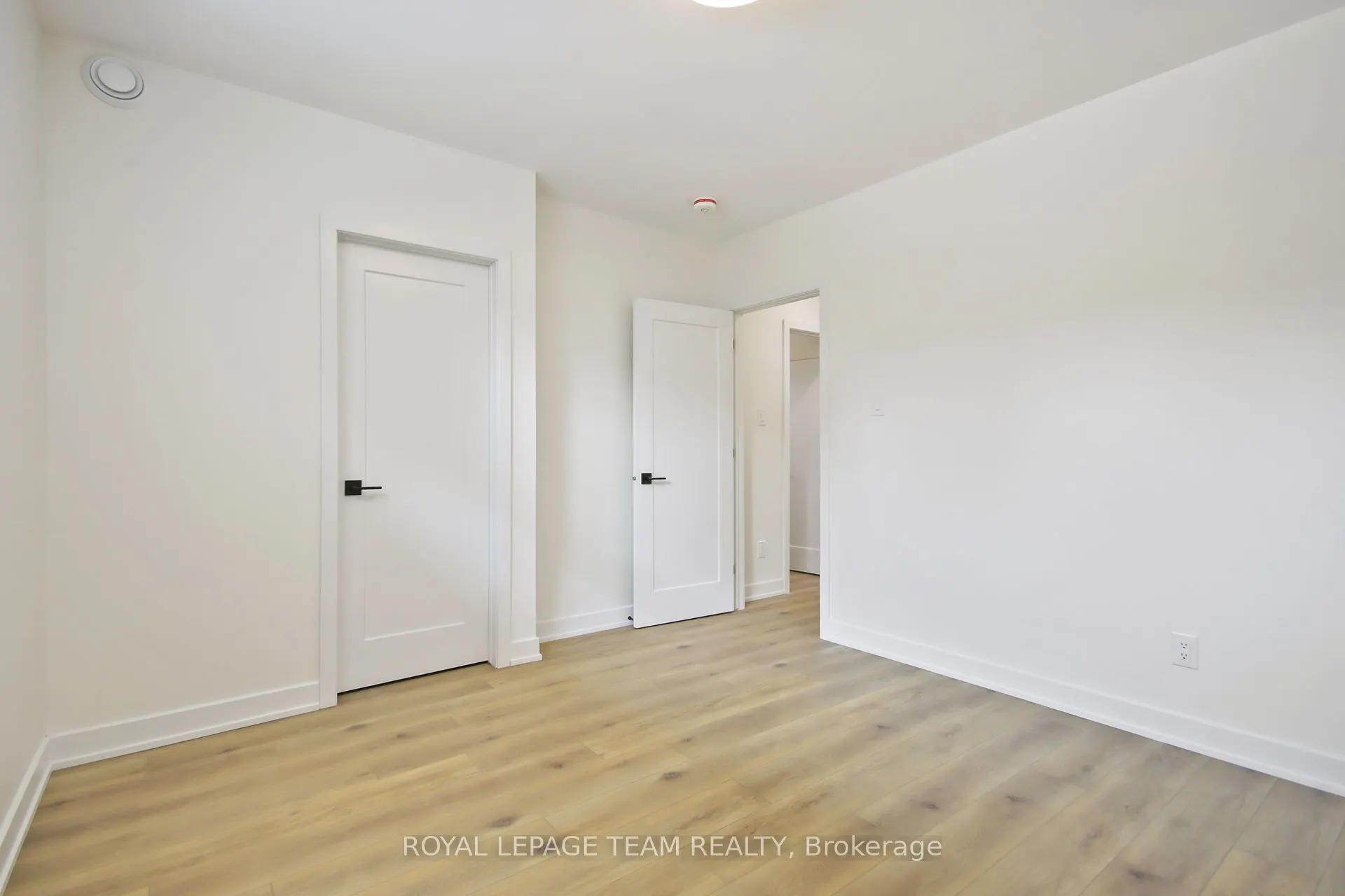 241 Breezehill Avenue S, #A/A2
