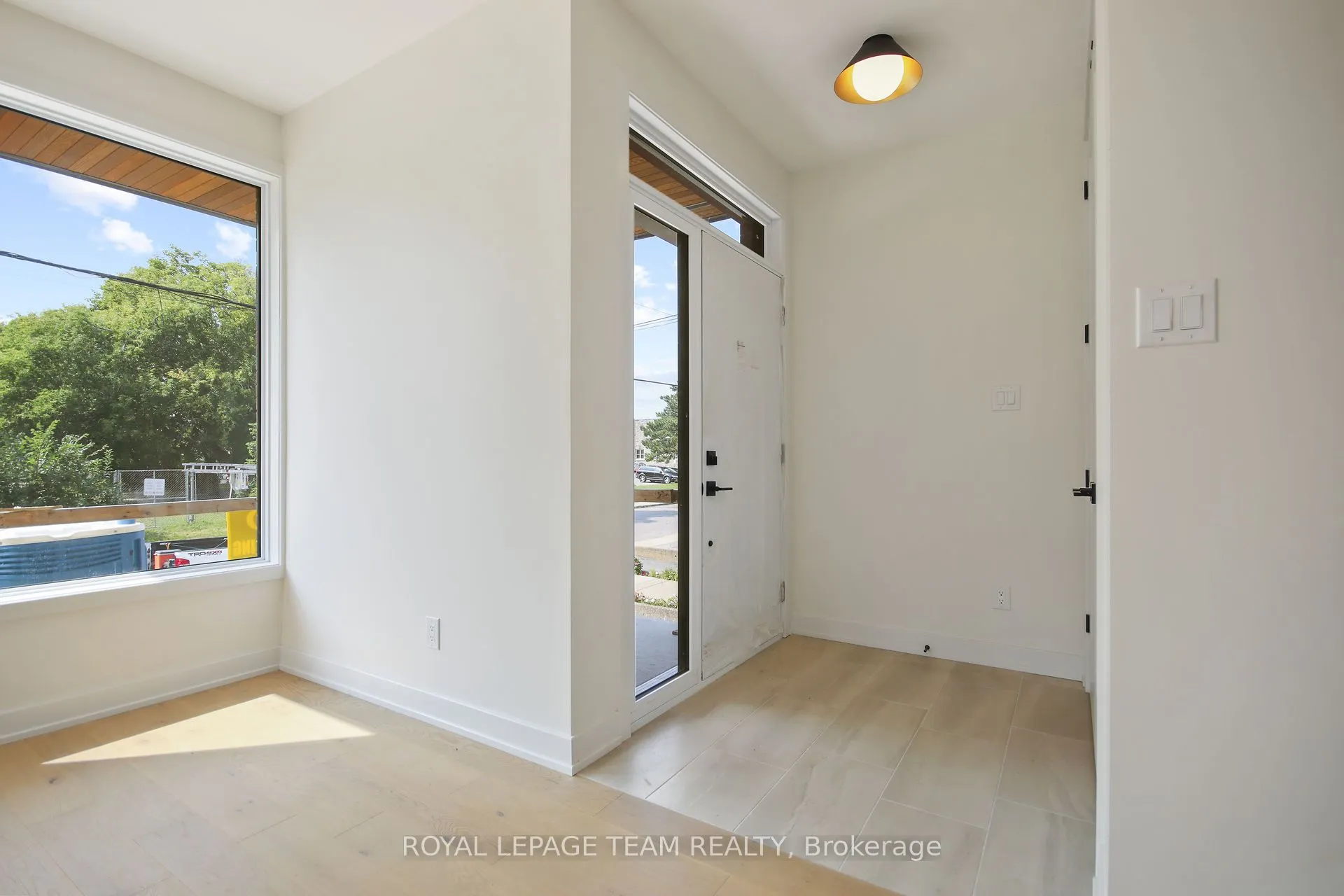 241 Breezehill Avenue S, #A/A2