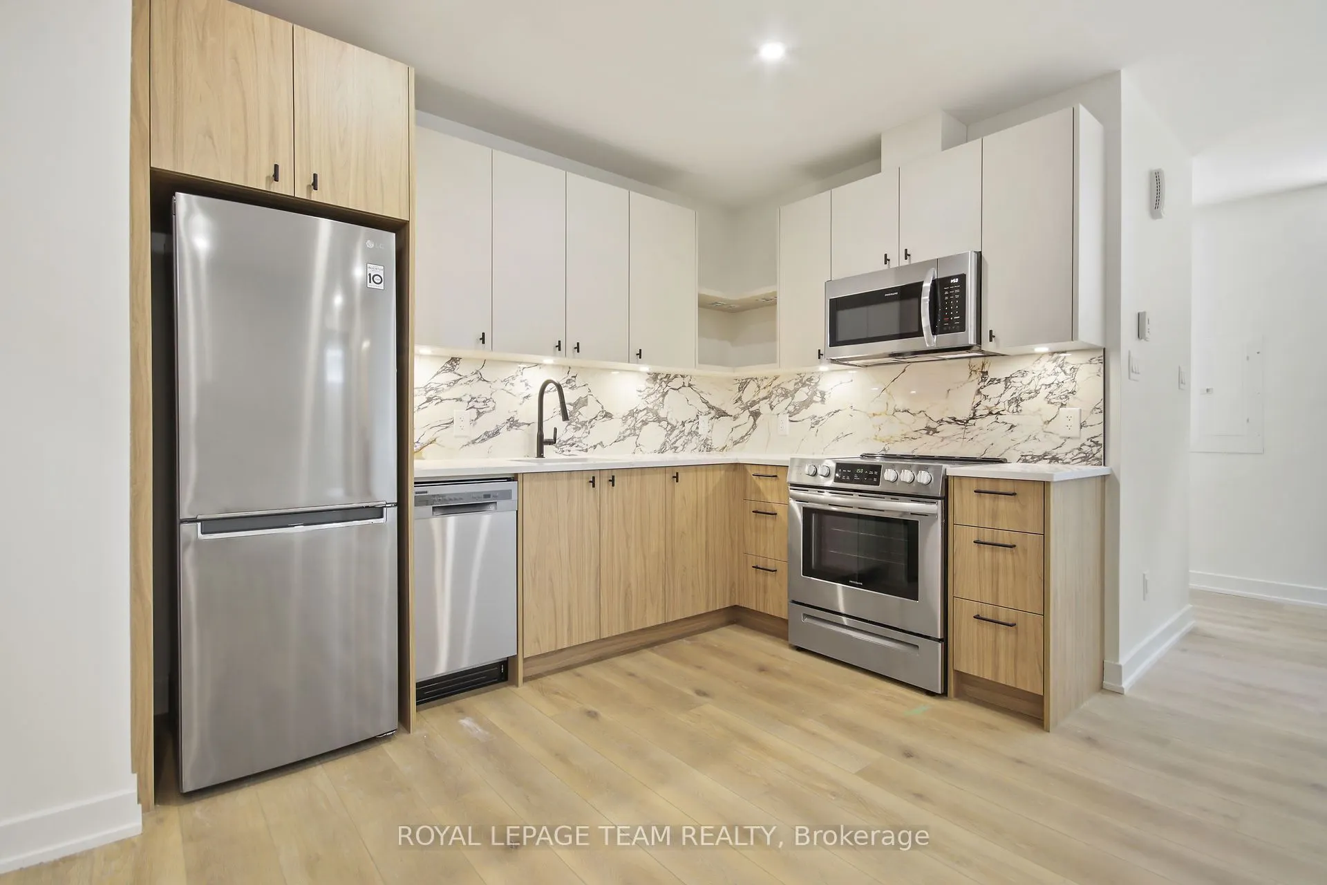 241 Breezehill Avenue S, #A/A2