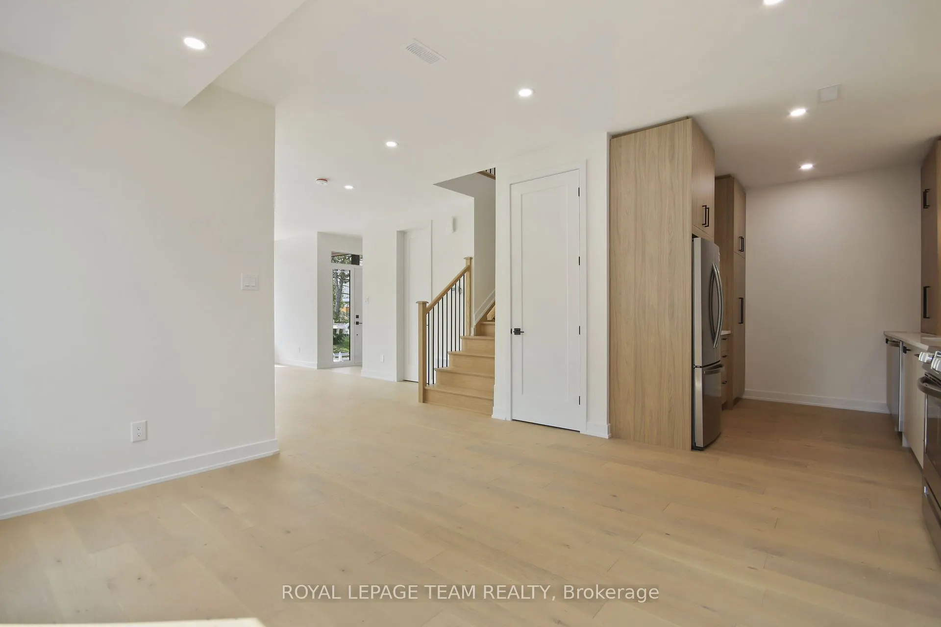 241 Breezehill Avenue S, #A/A2