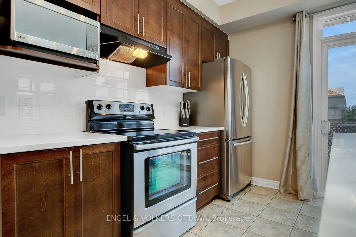 188 Hornchurch Lane, #E