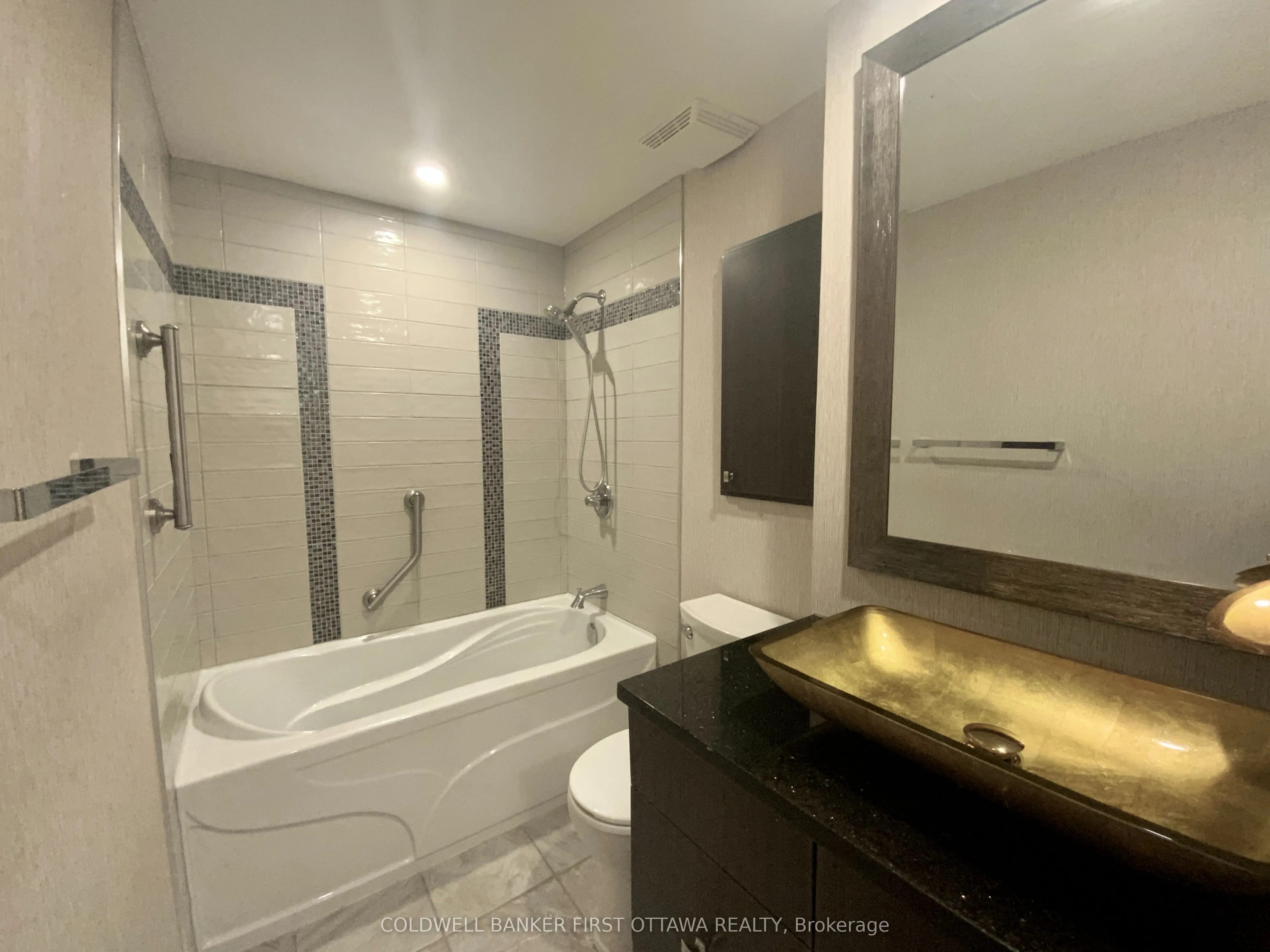 556 Laurier Avenue W, #506