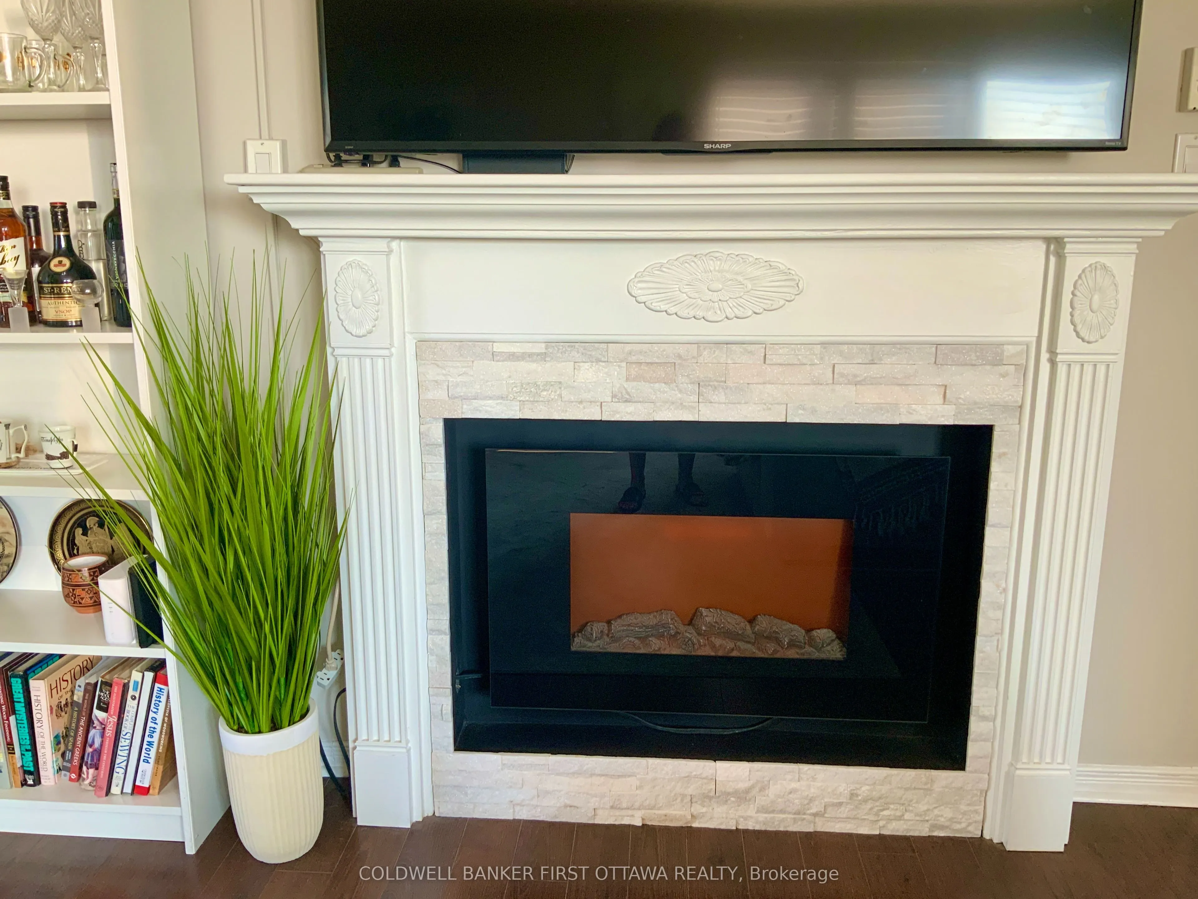 556 Laurier Avenue W, #506