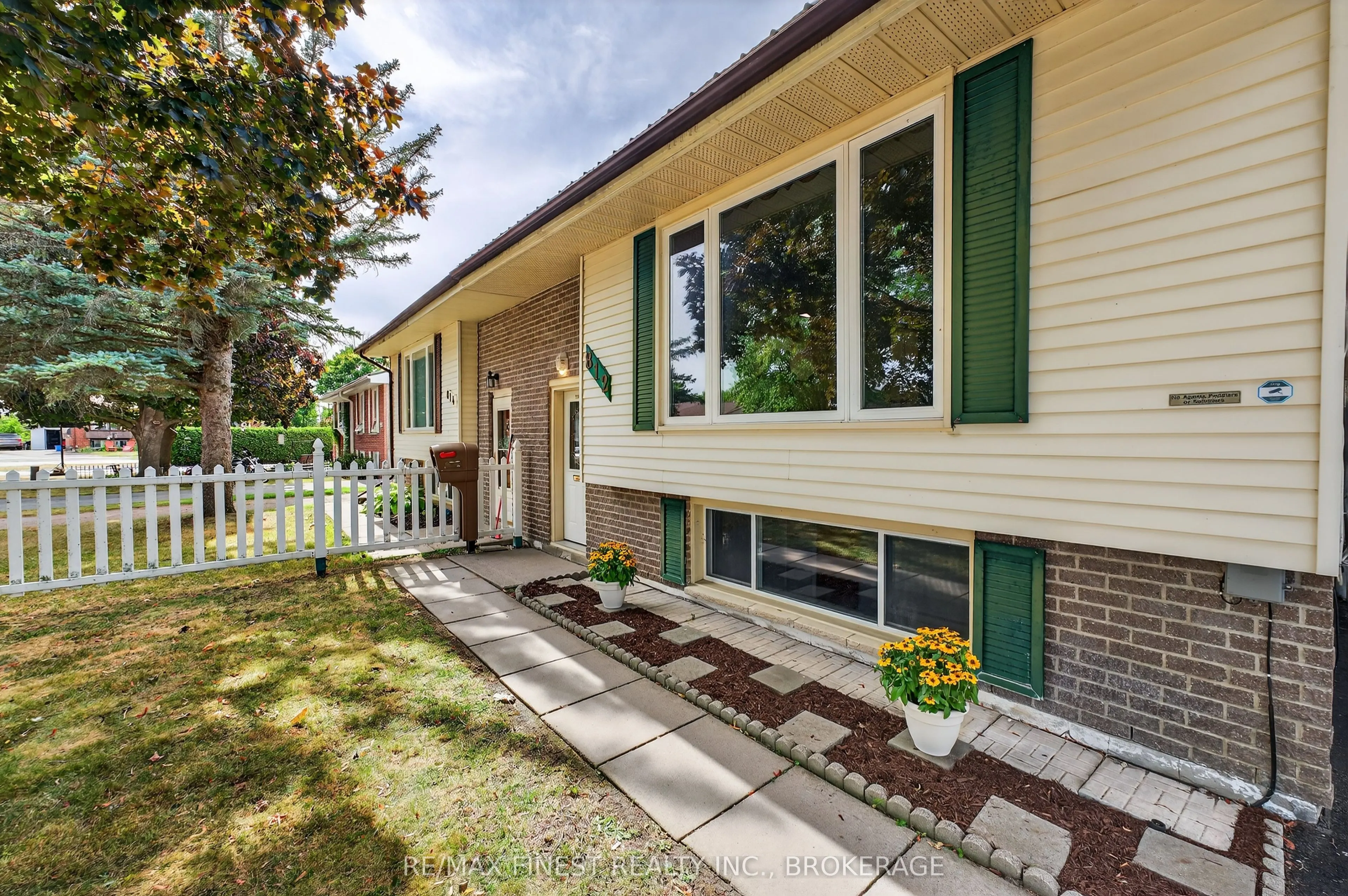812 Cunningham Crescent