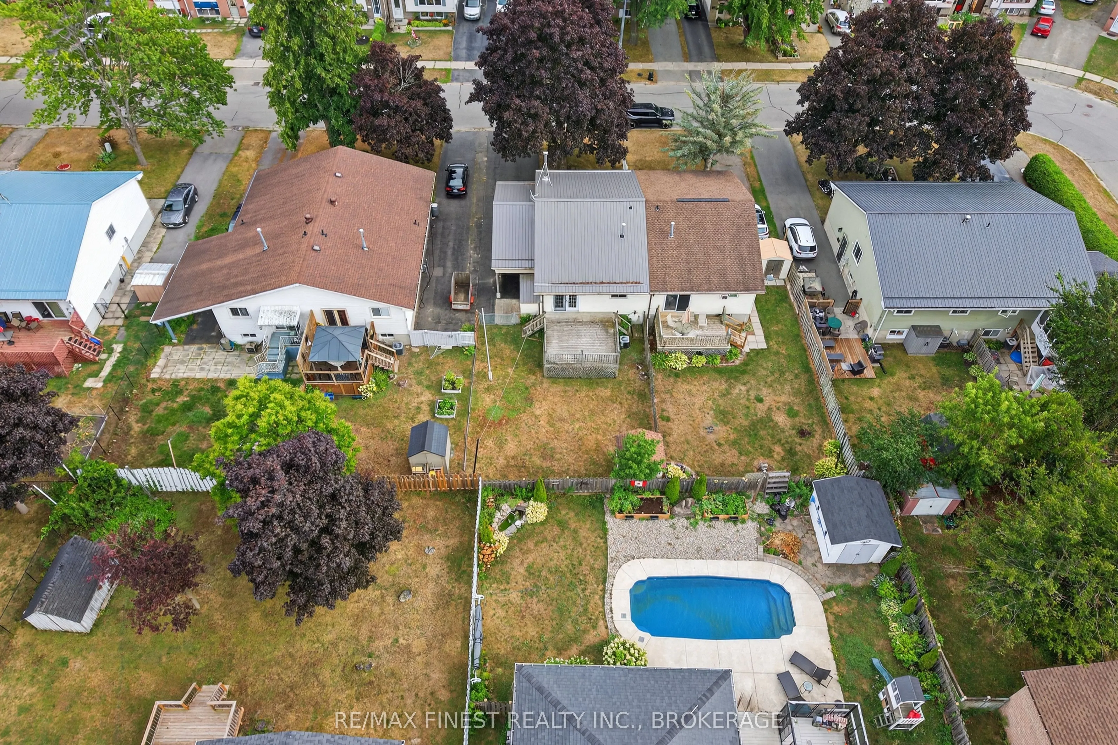 812 Cunningham Crescent