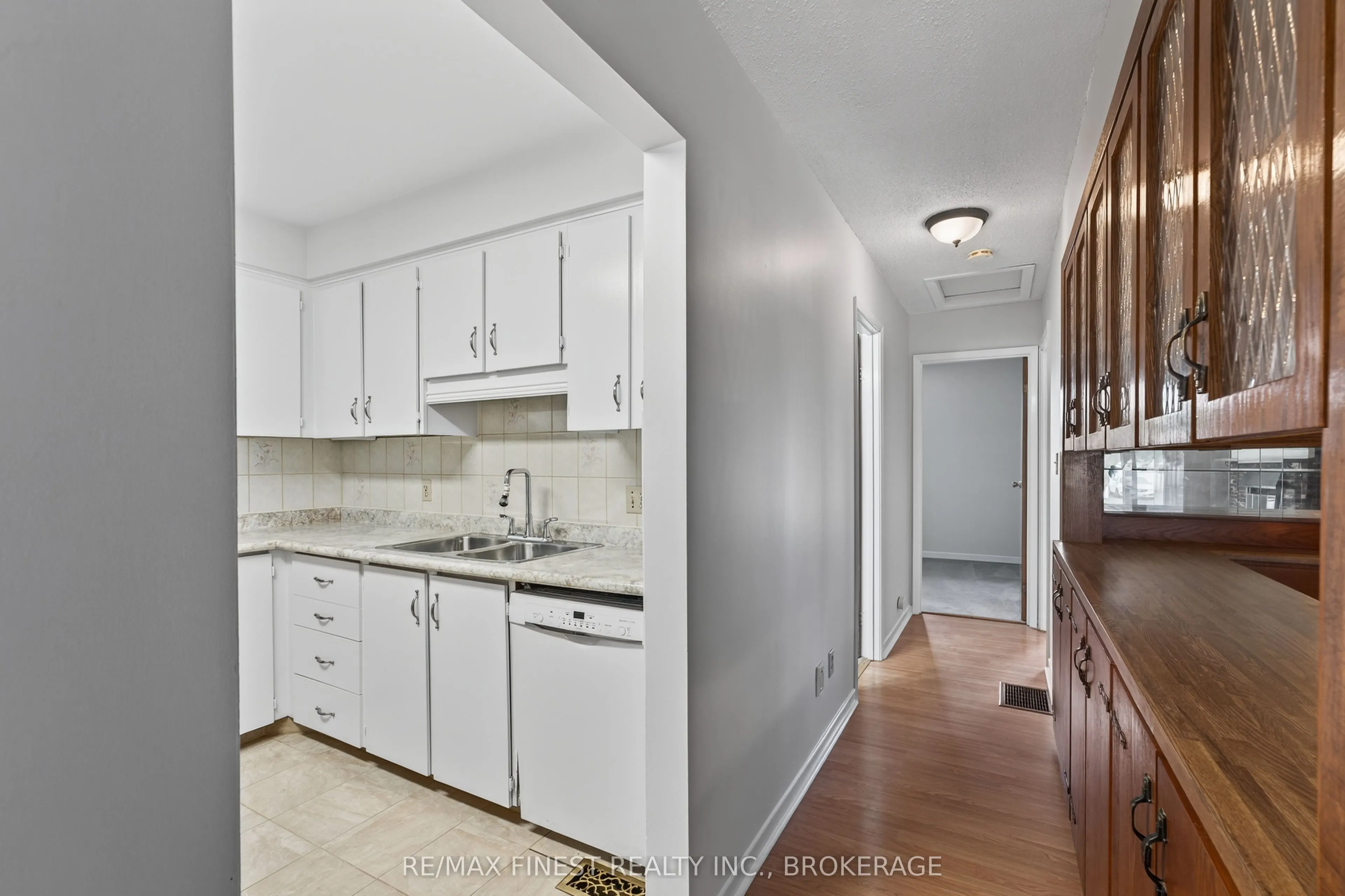 812 Cunningham Crescent