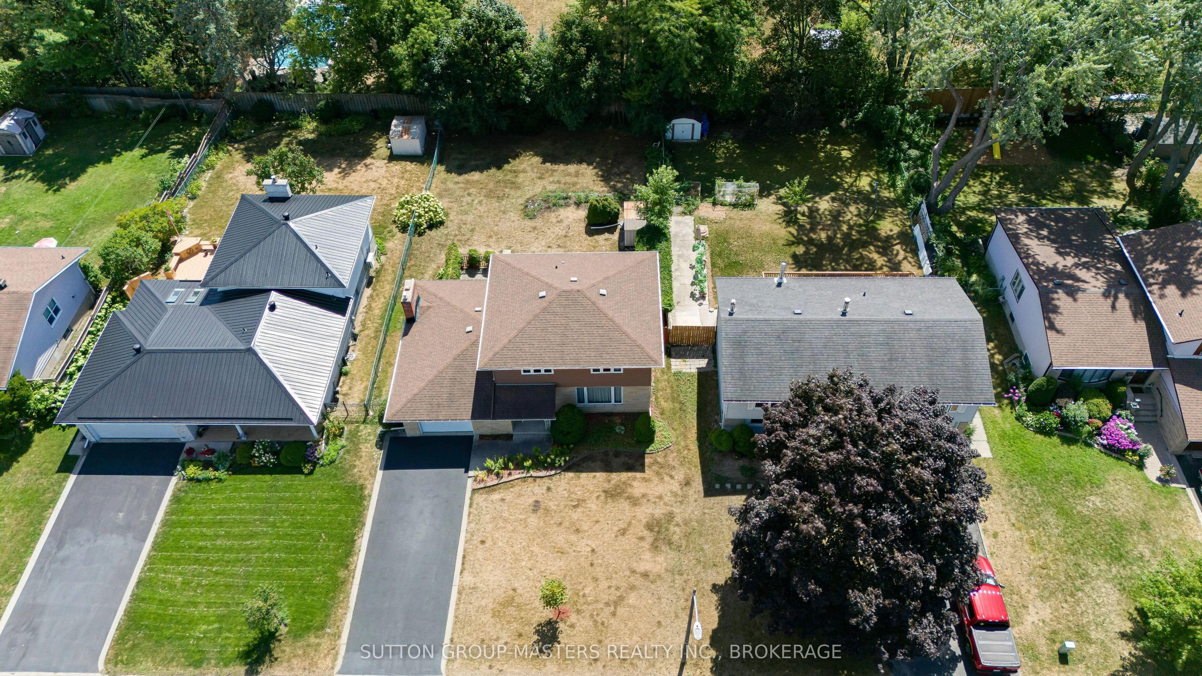 204 Inverness Crescent