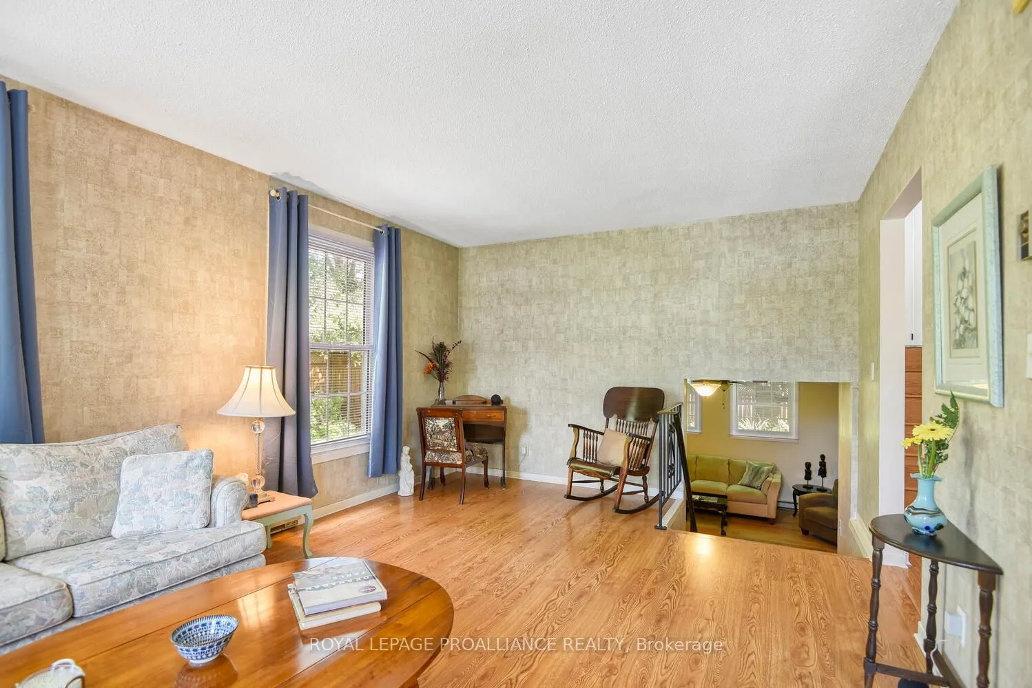 342 Abbott Street W