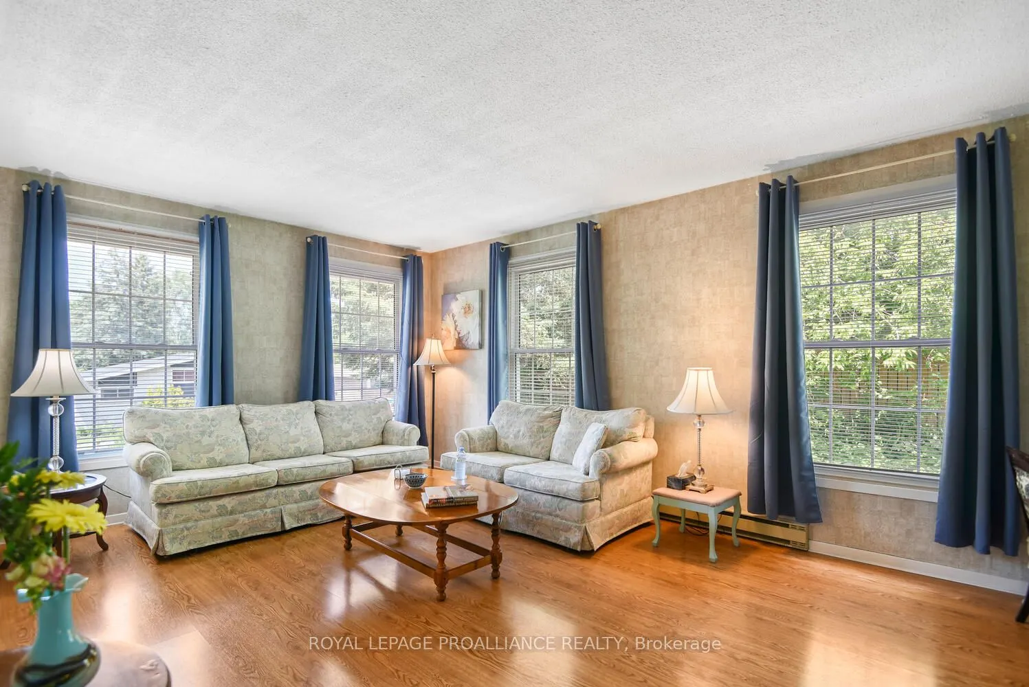 342 Abbott Street W