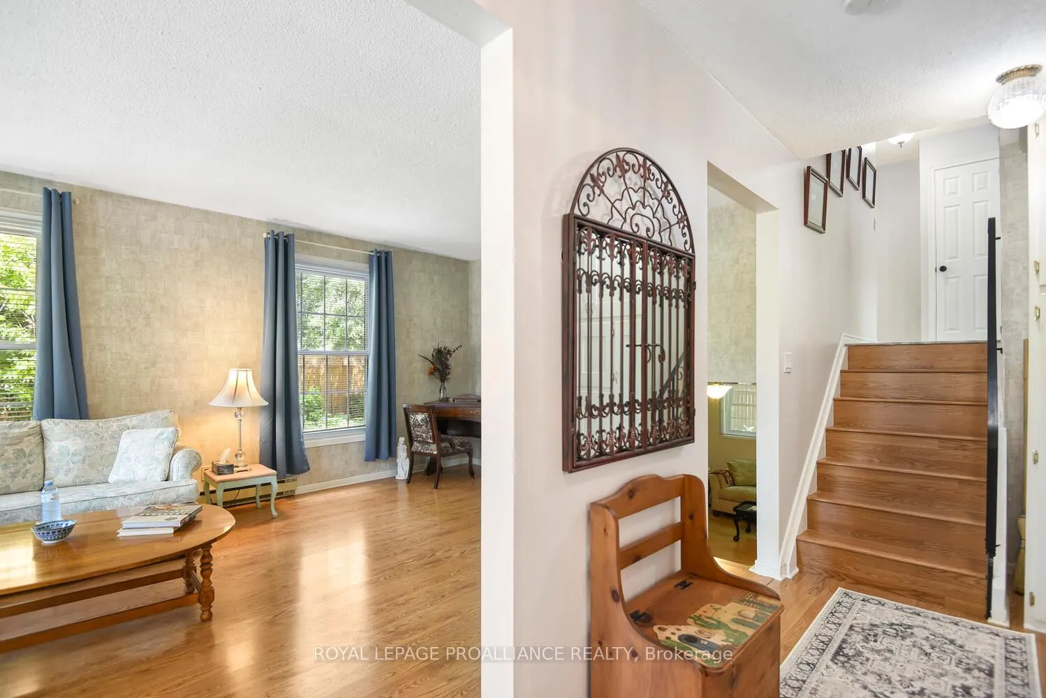 342 Abbott Street W