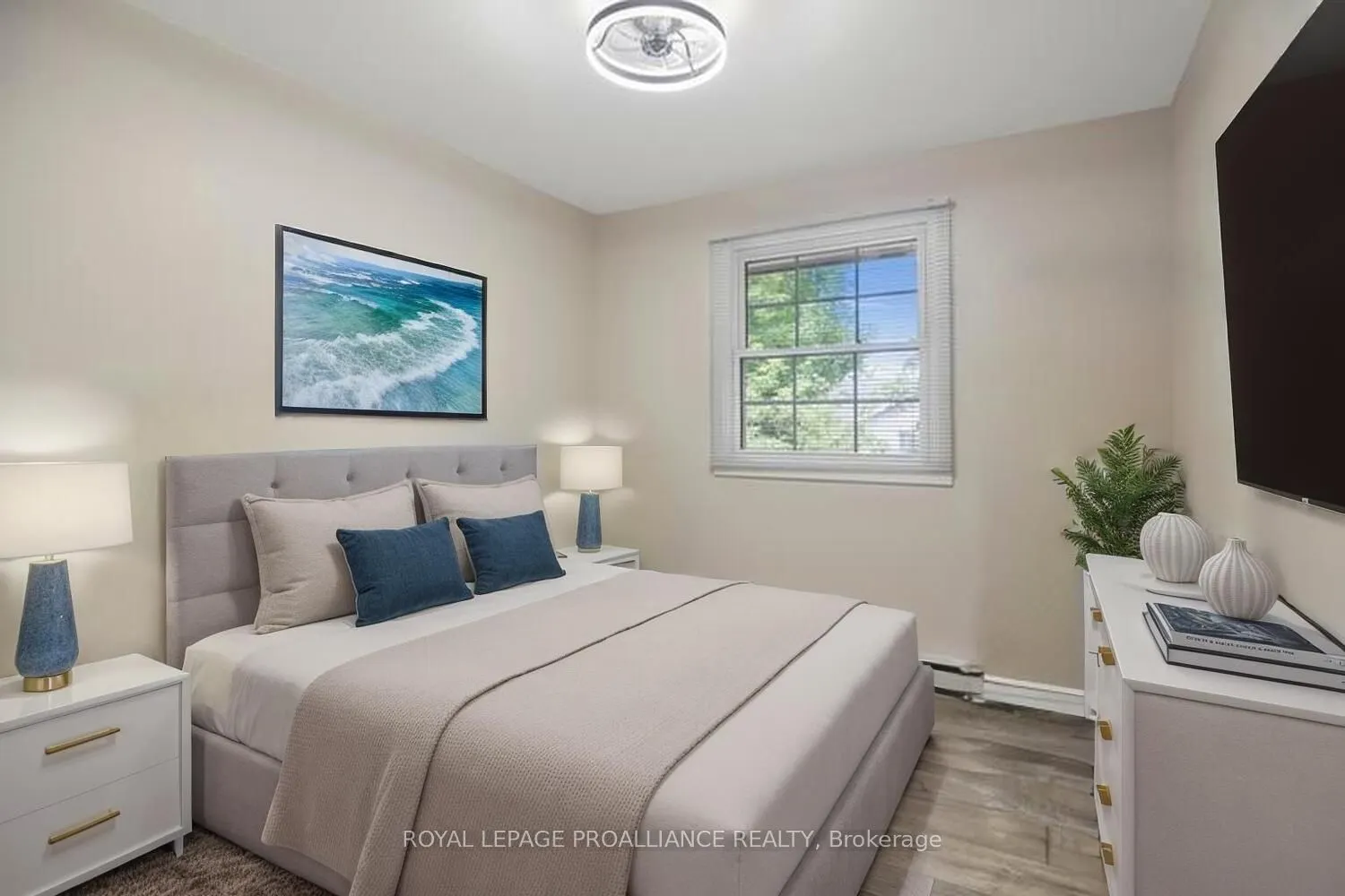 342 Abbott Street W