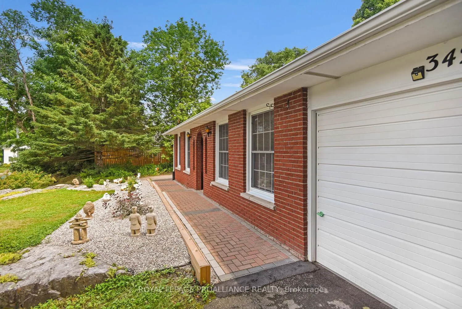 342 Abbott Street W